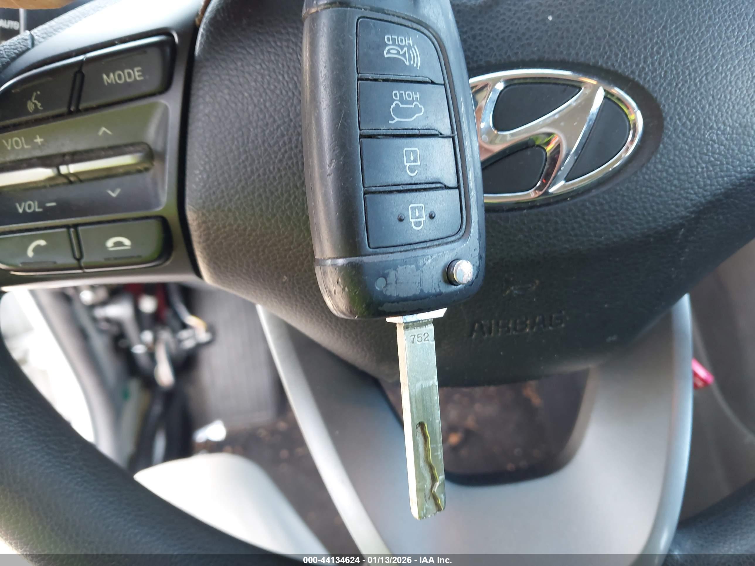 HYUNDAI KONA image 11