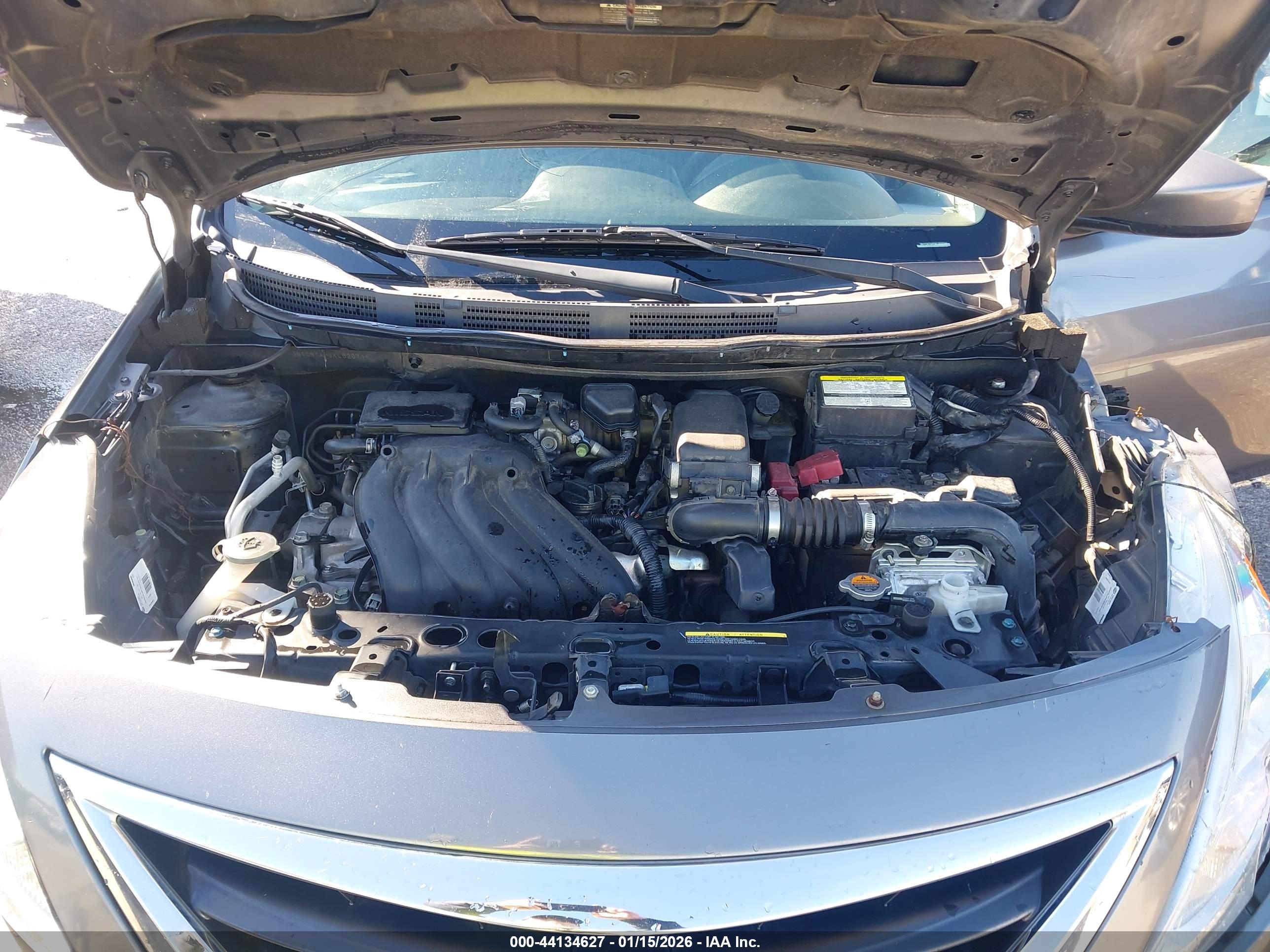 NISSAN VERSA image 10