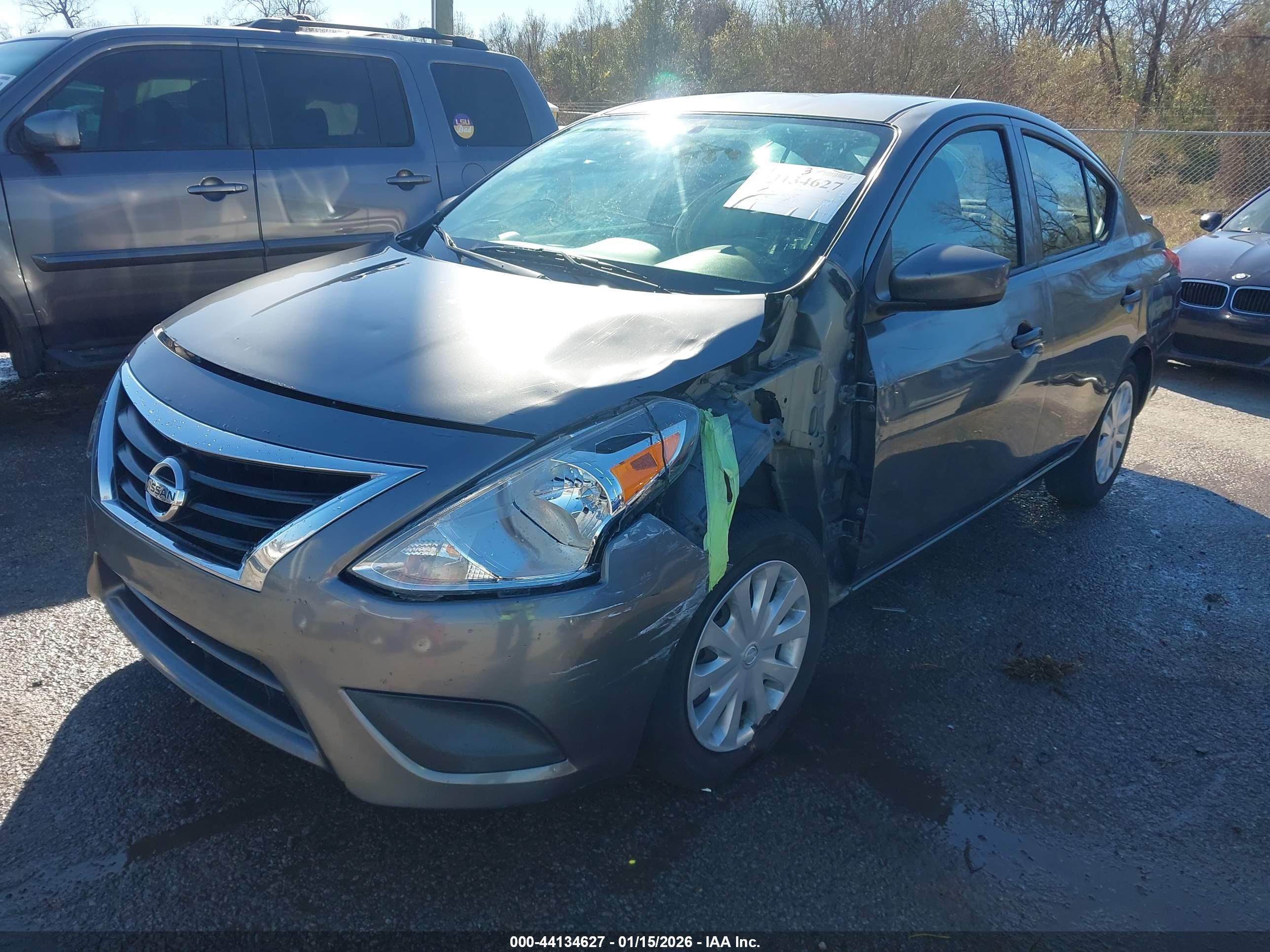 NISSAN VERSA image 2