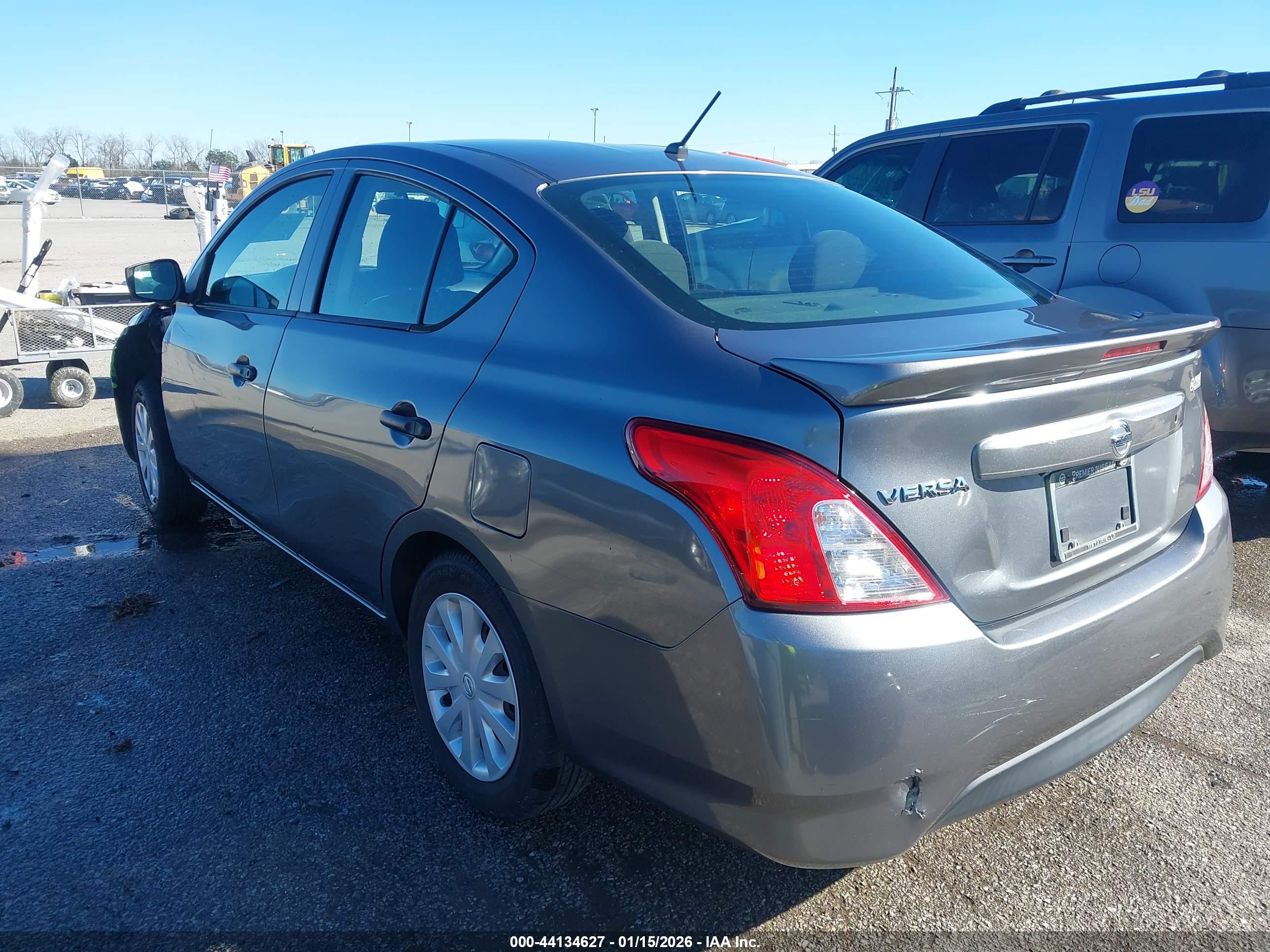 NISSAN VERSA image 3
