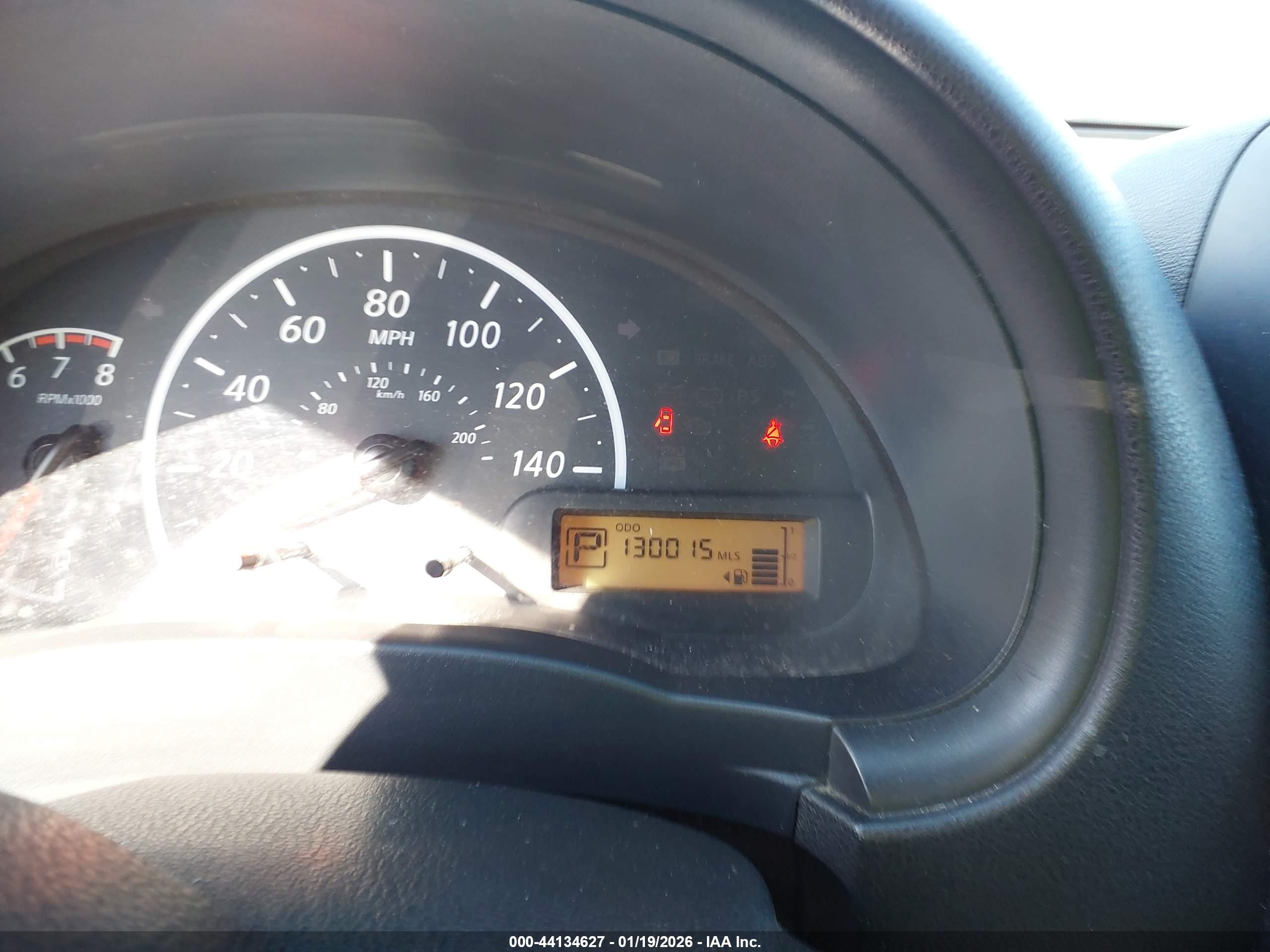 NISSAN VERSA image 7