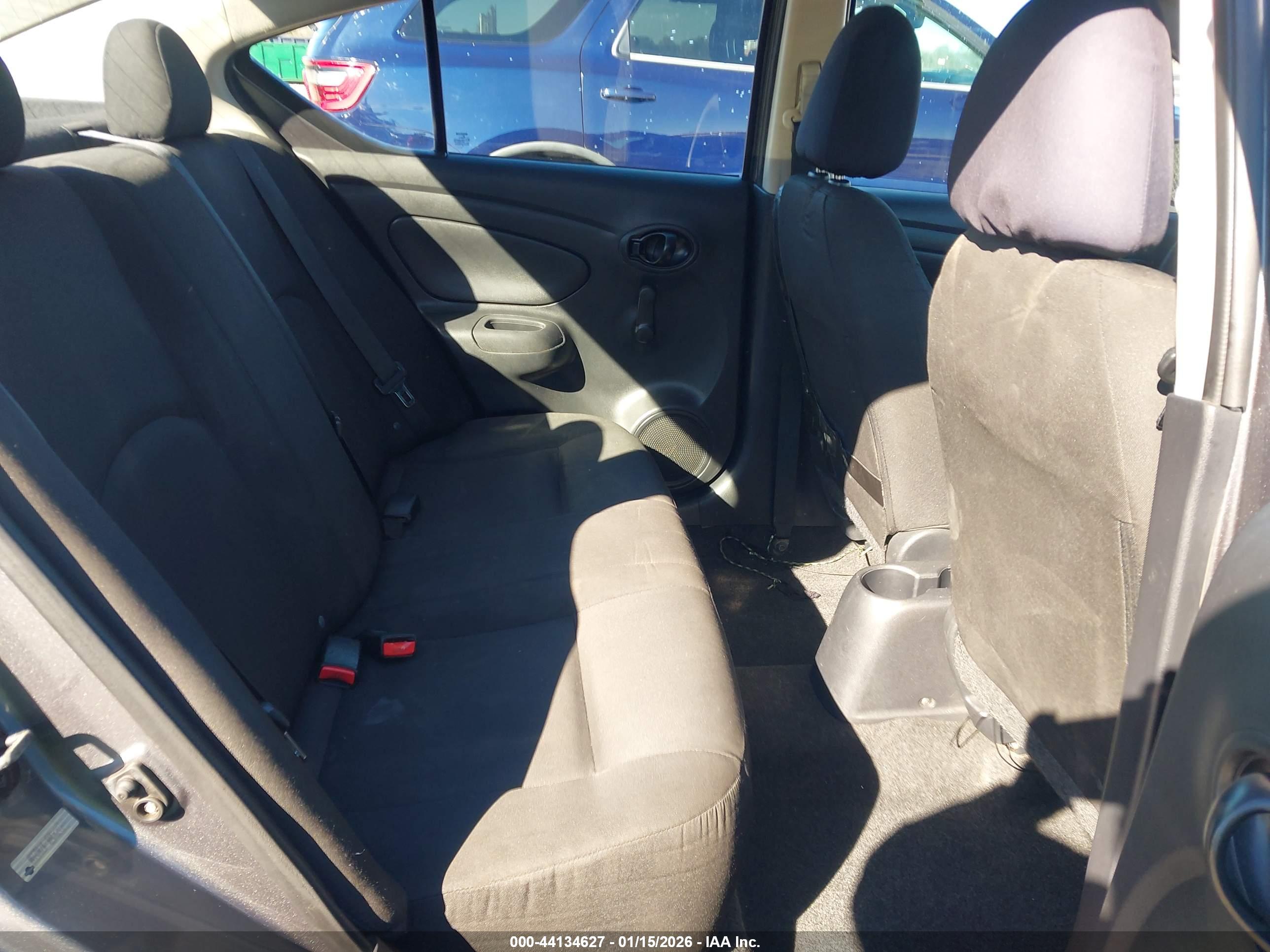 NISSAN VERSA image 8