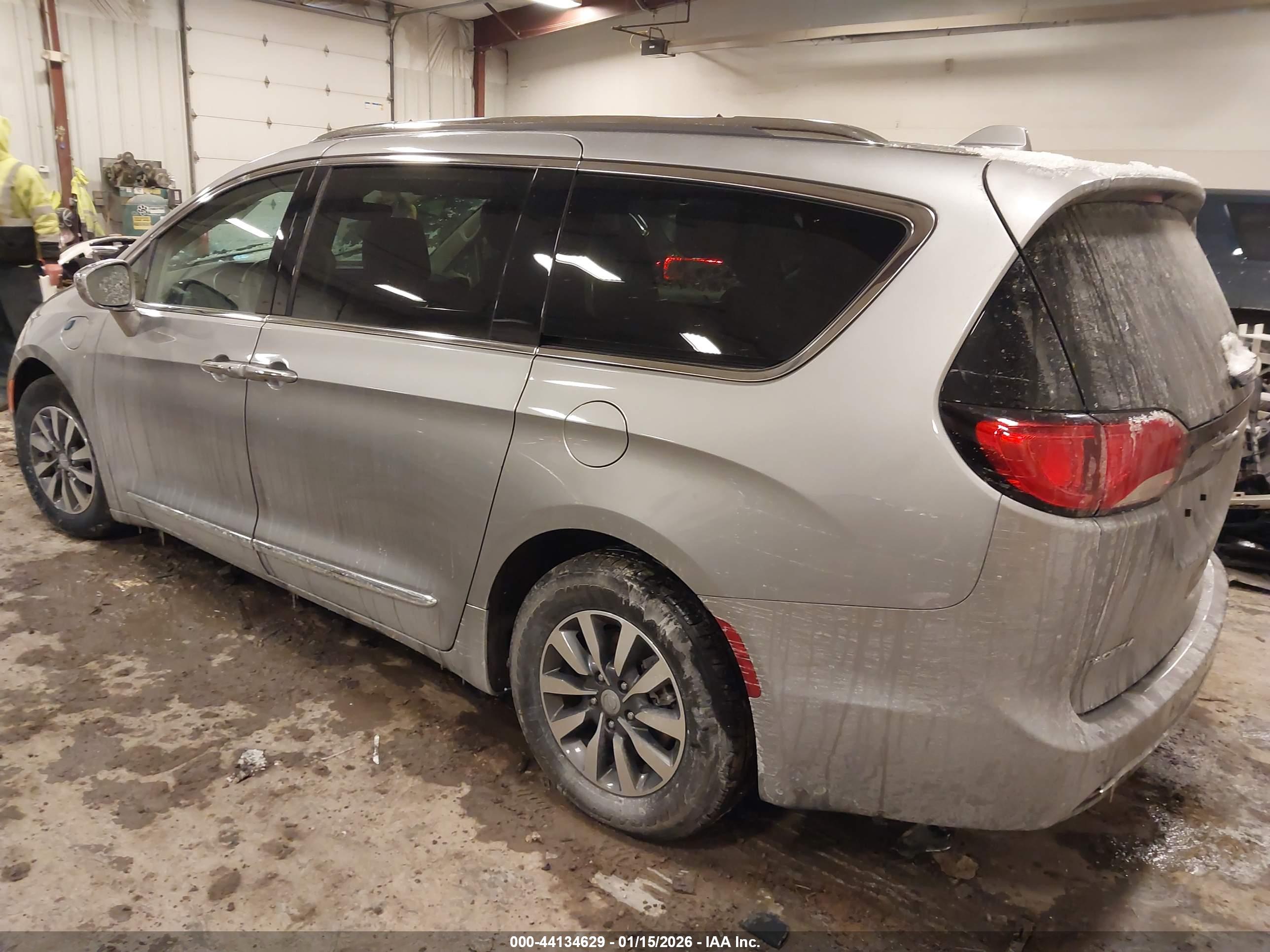 CHRYSLER PACIFICA image 3