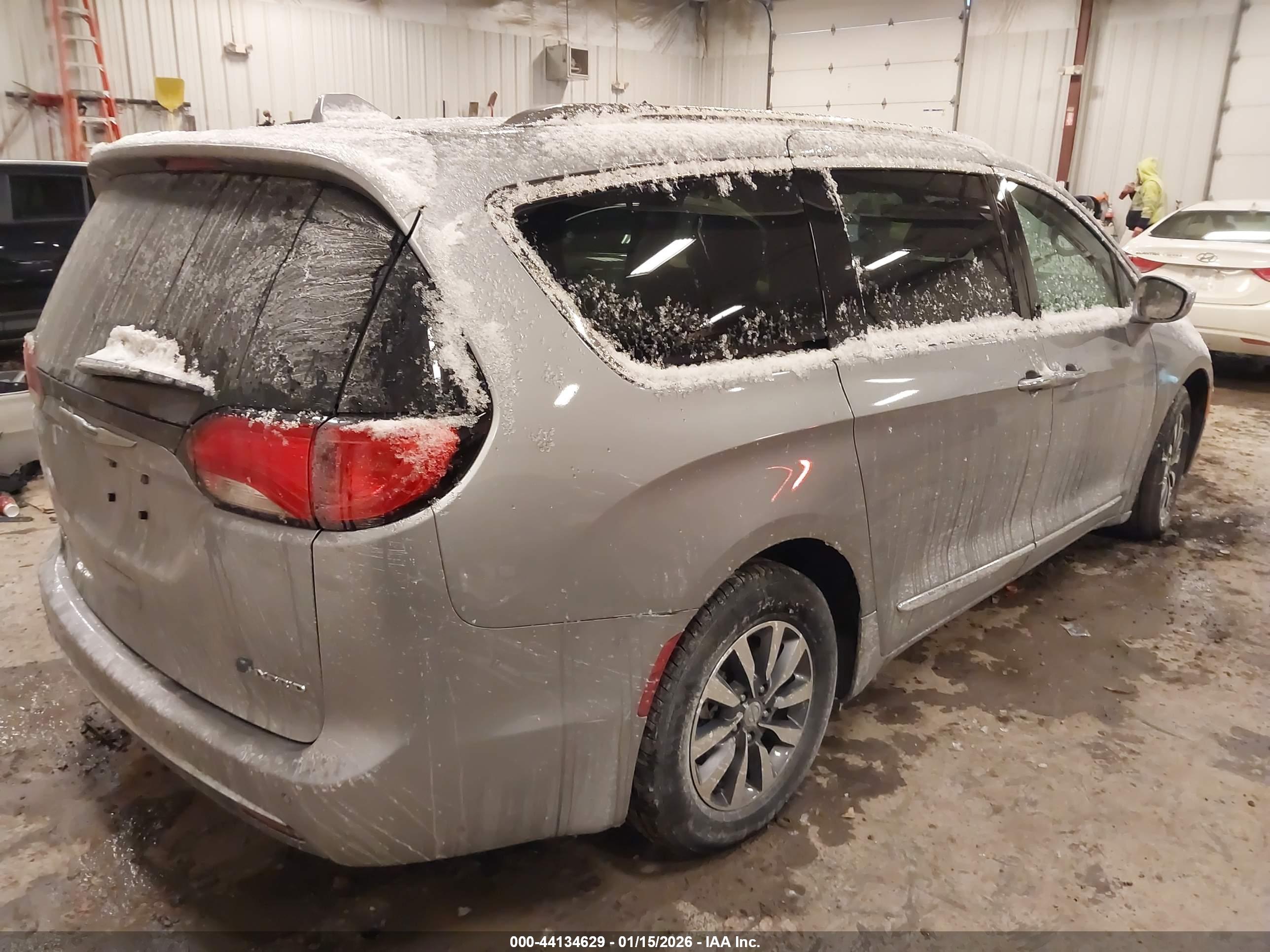 CHRYSLER PACIFICA image 4