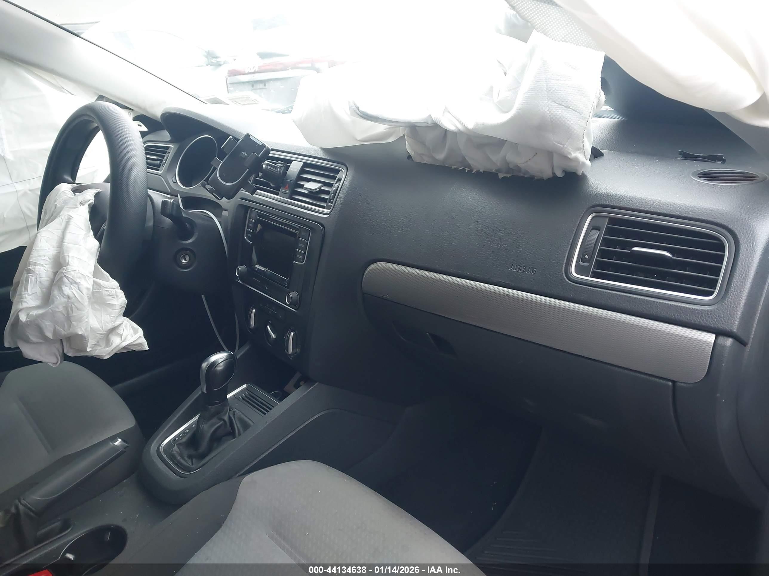 VOLKSWAGEN JETTA image 5