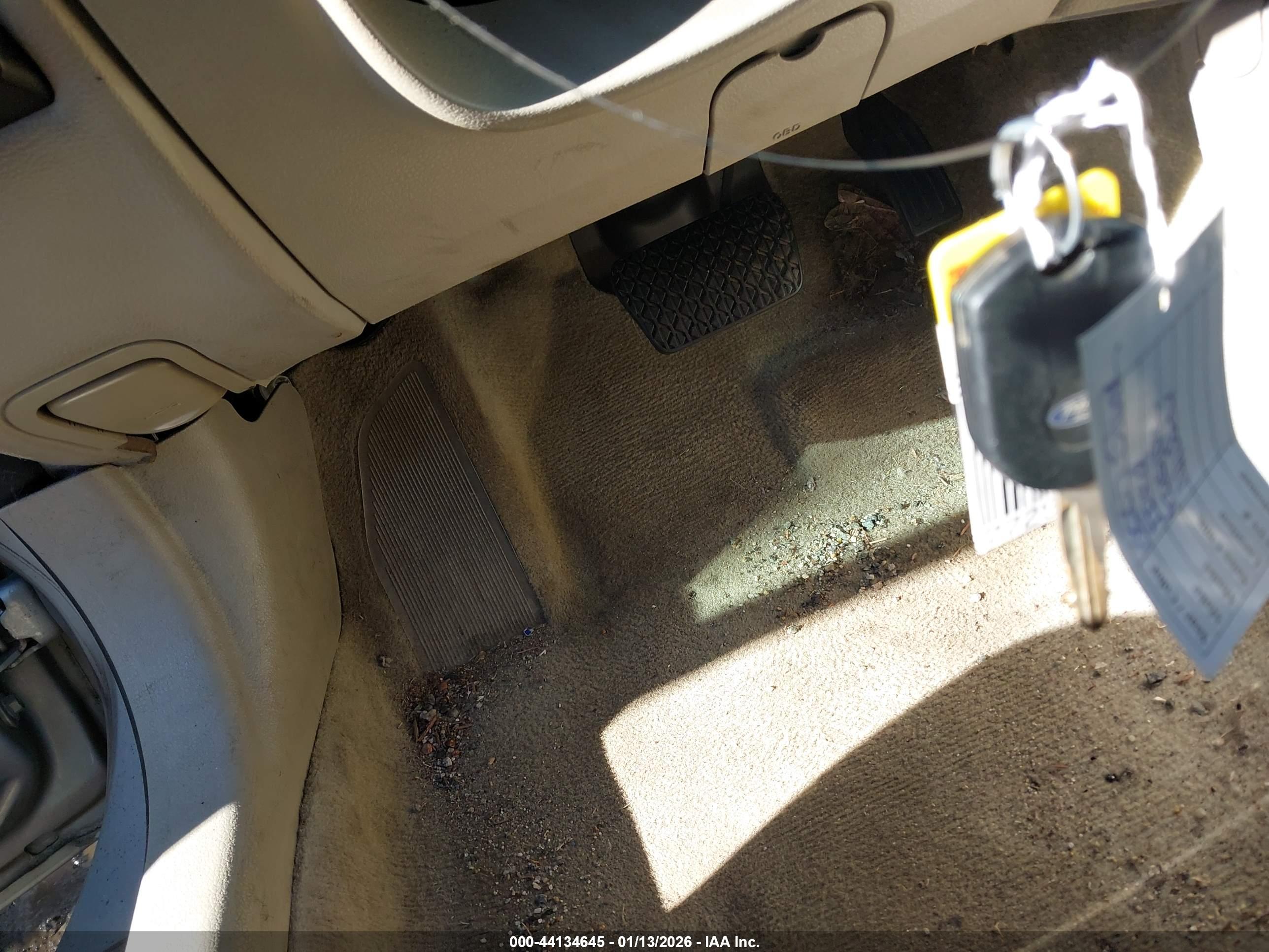 FORD FUSION image 11