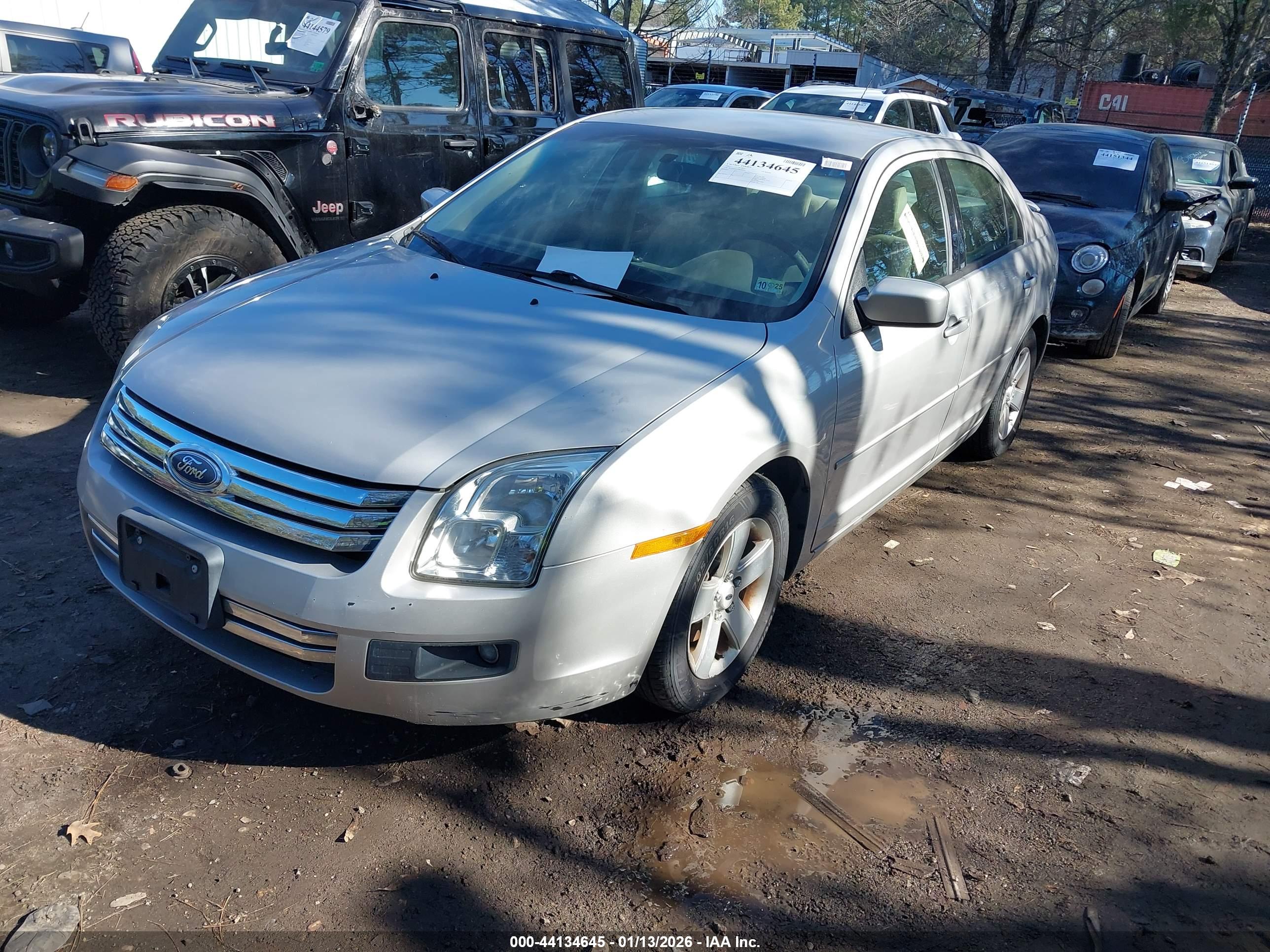 FORD FUSION image 2
