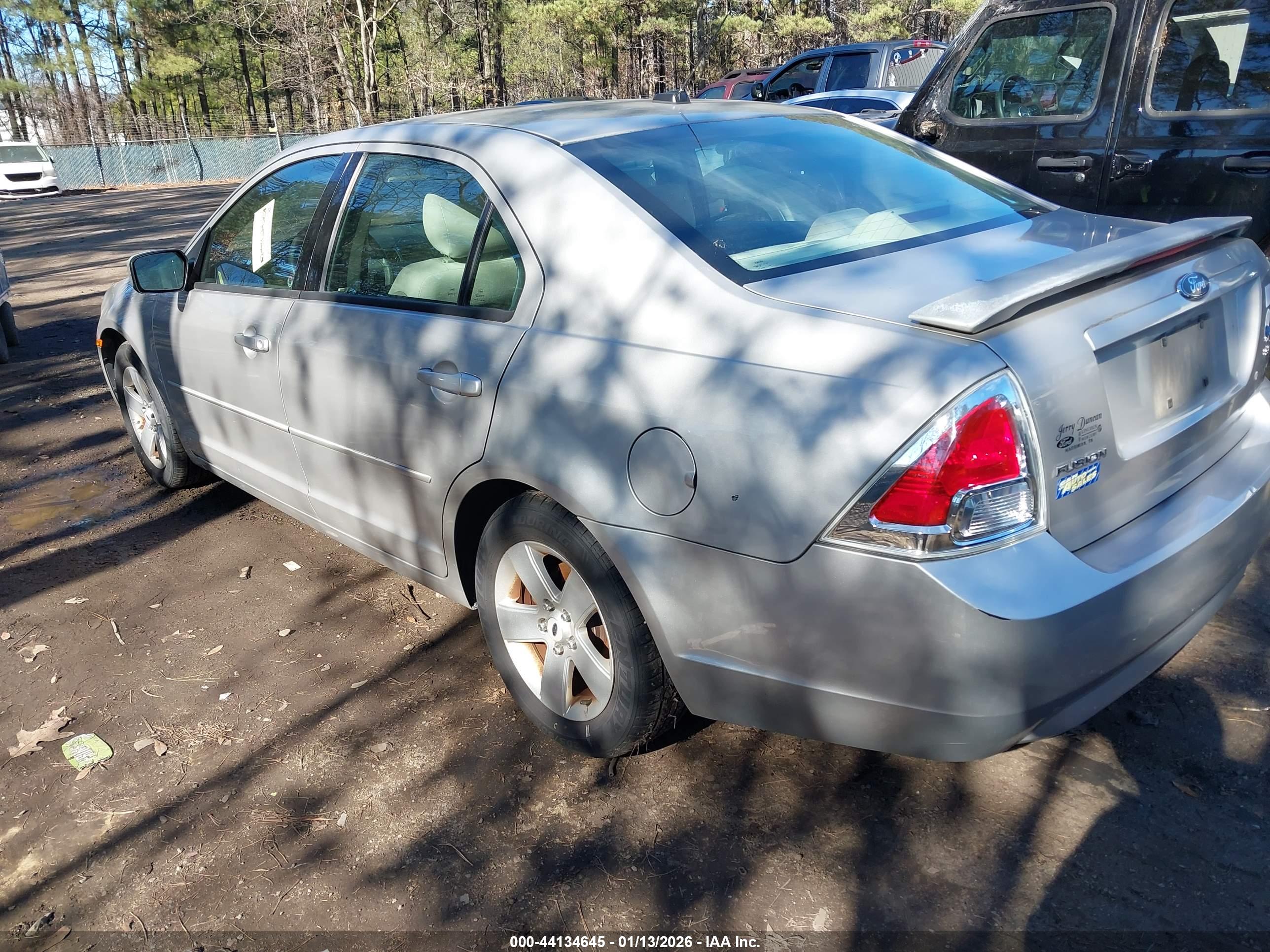 FORD FUSION image 3