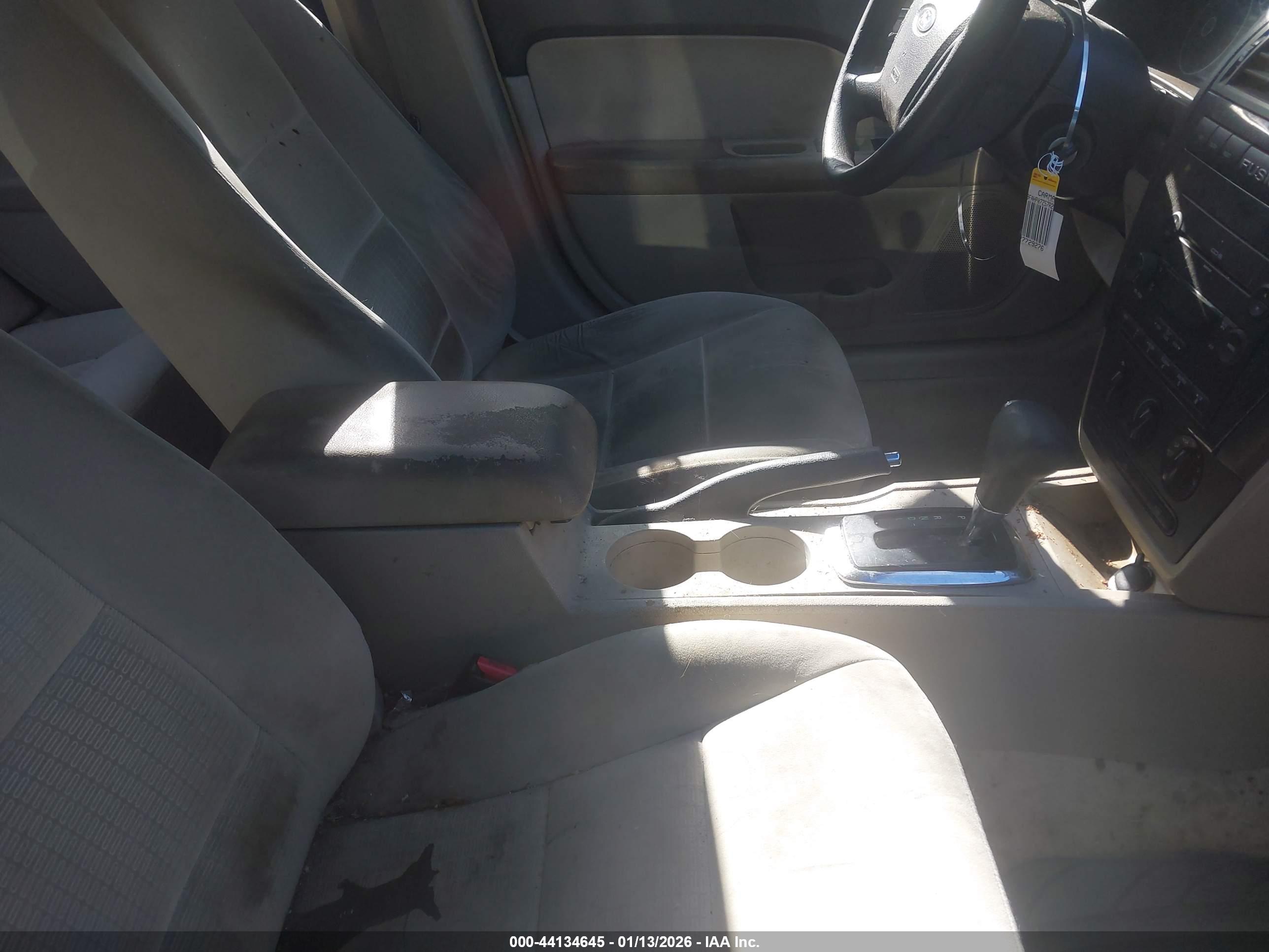 FORD FUSION image 5