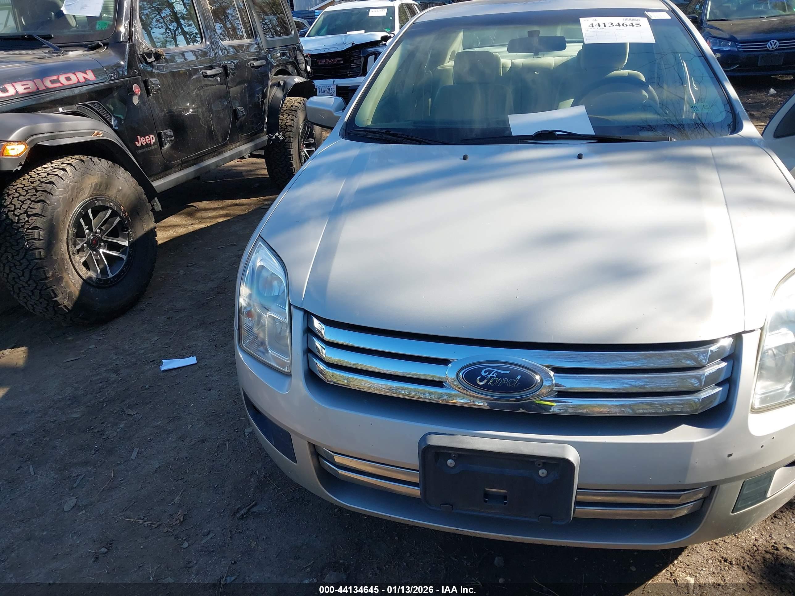 FORD FUSION image 6