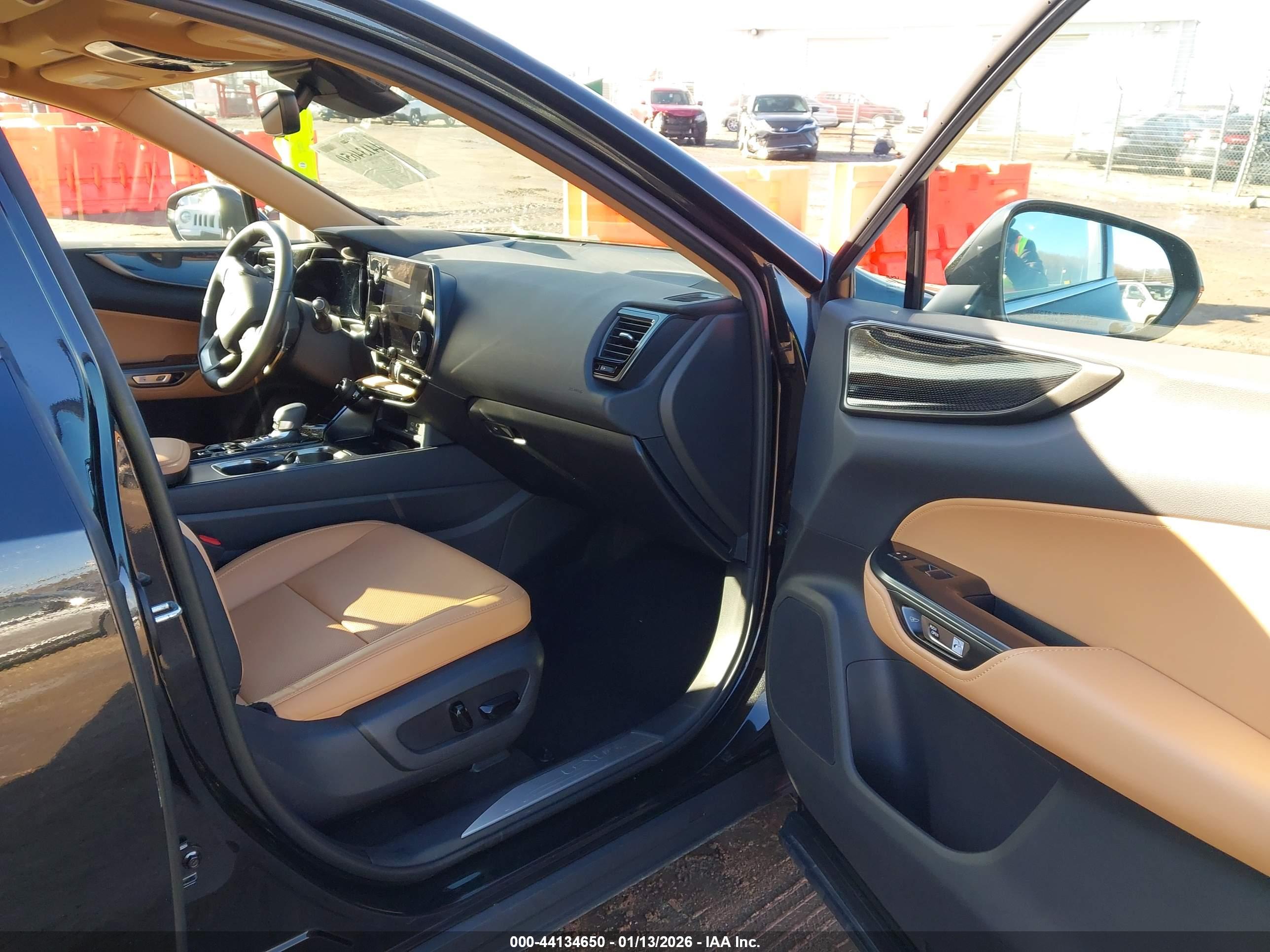 LEXUS NX image 5