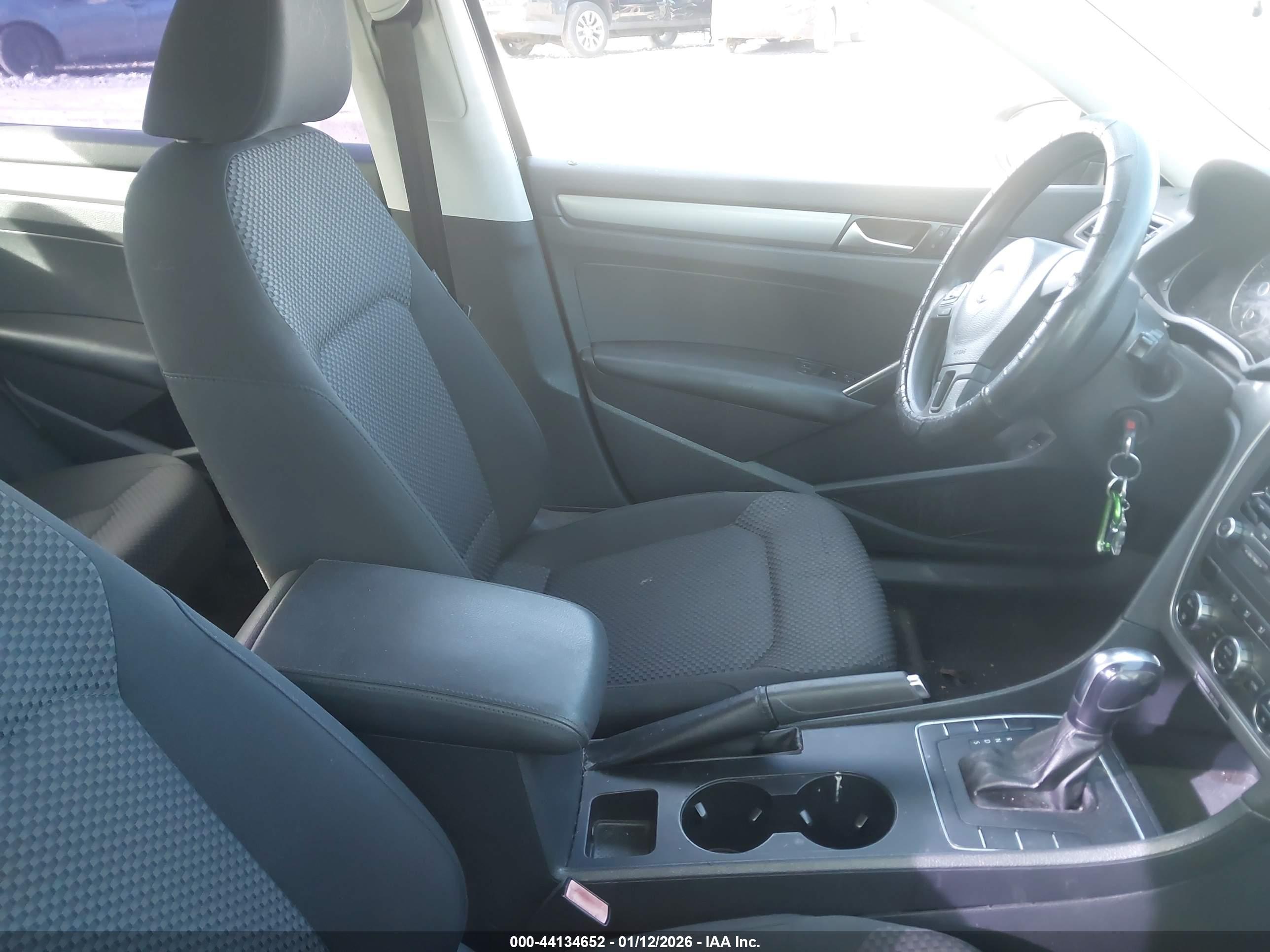 VOLKSWAGEN PASSAT image 5