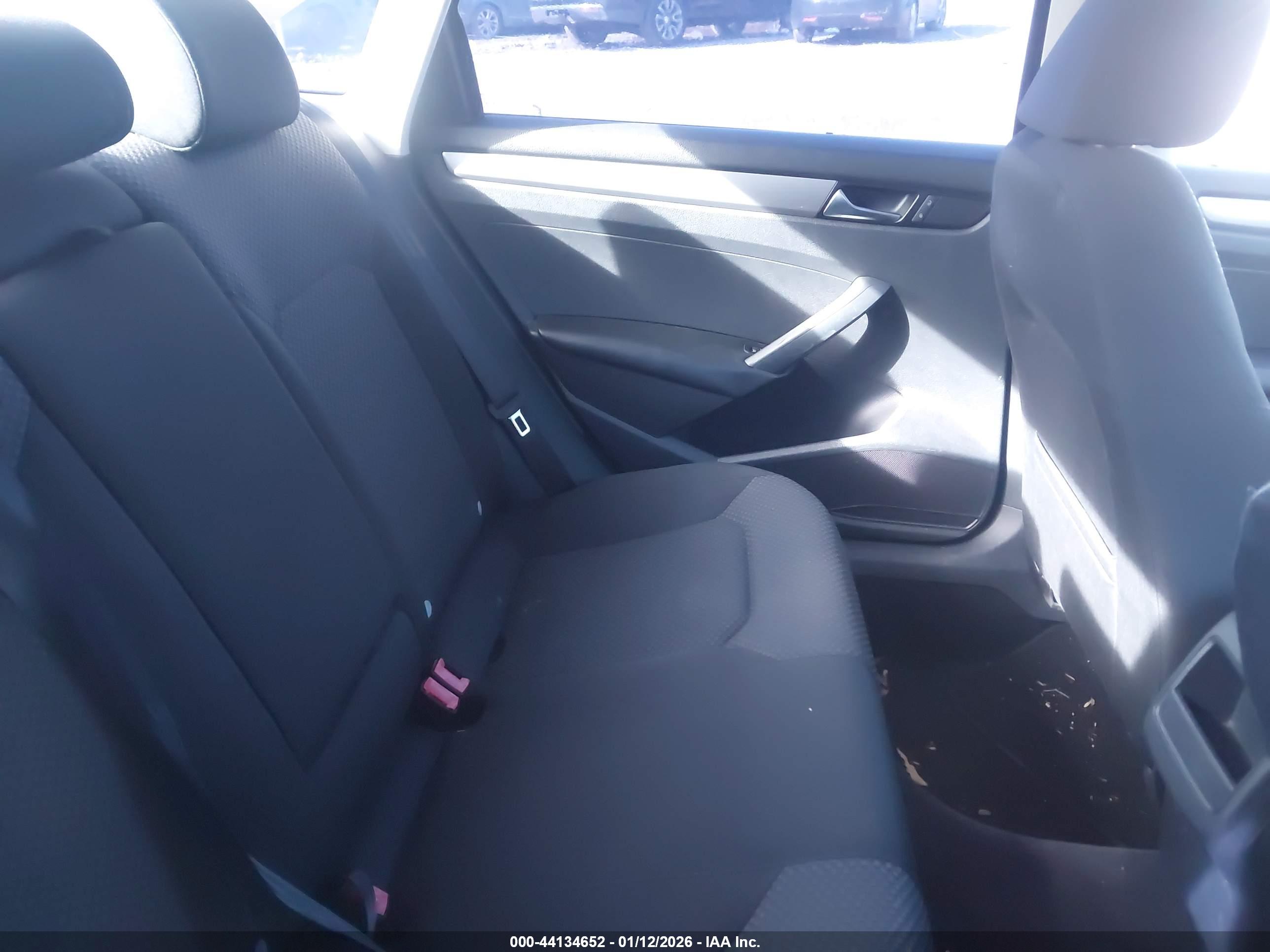 VOLKSWAGEN PASSAT image 8