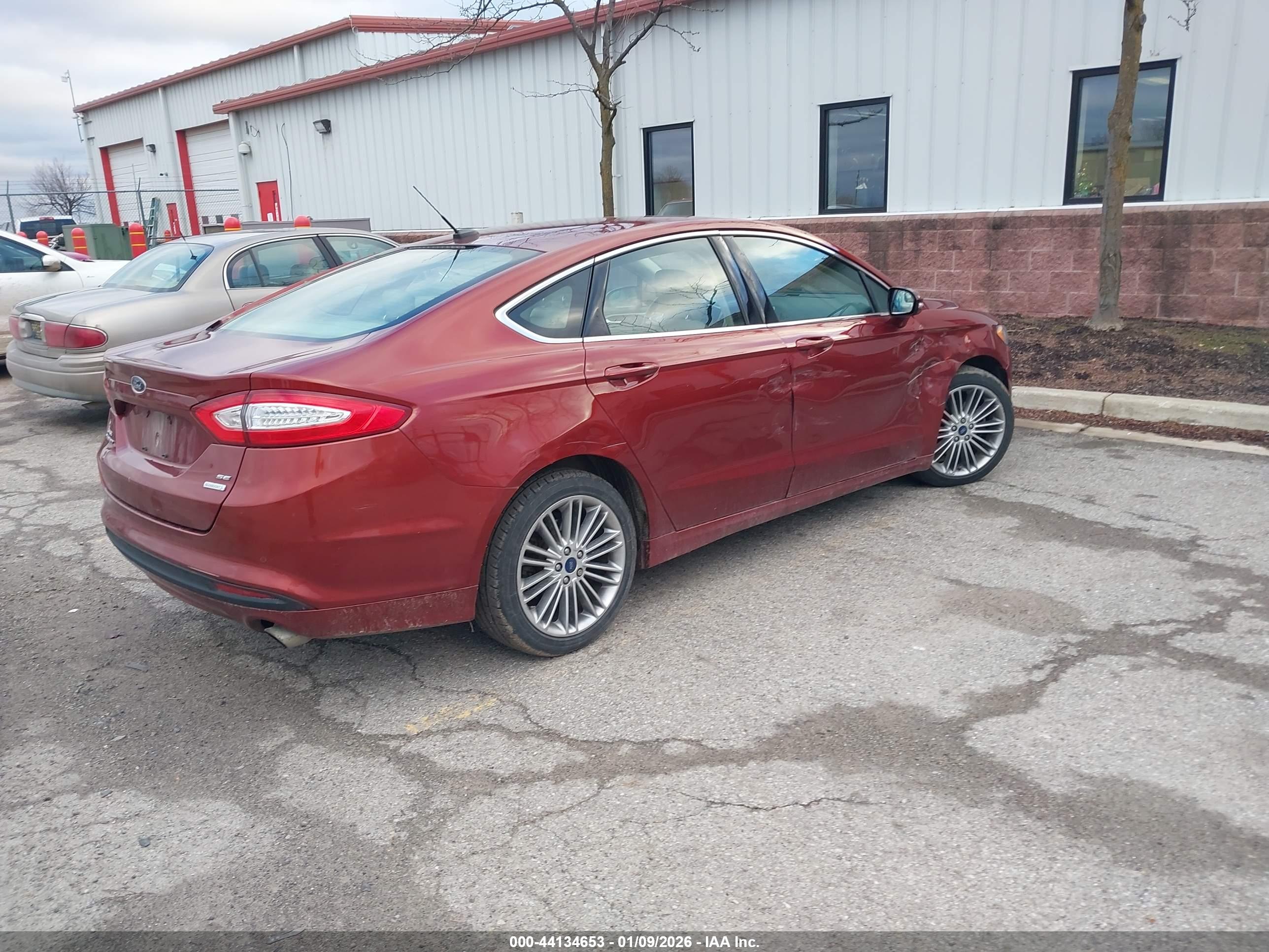 FORD FUSION image 4