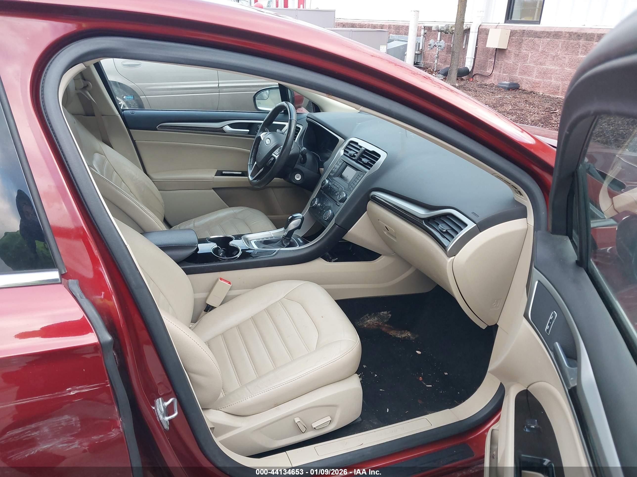 FORD FUSION image 5