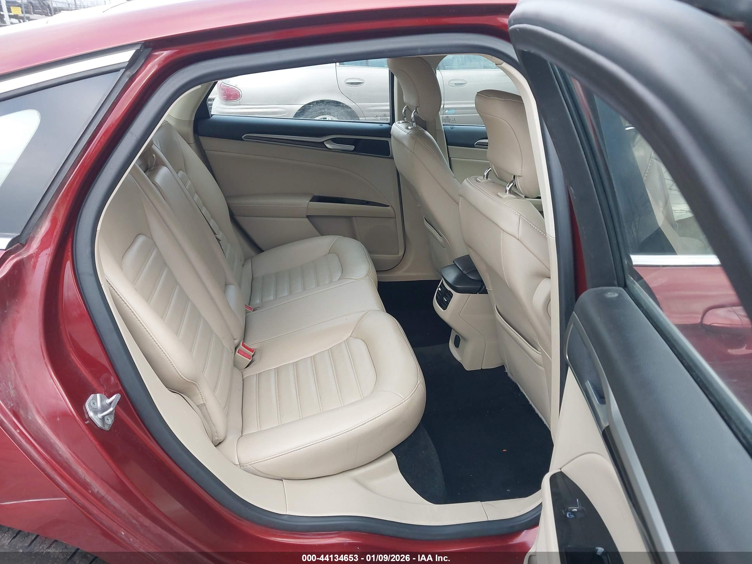FORD FUSION image 8