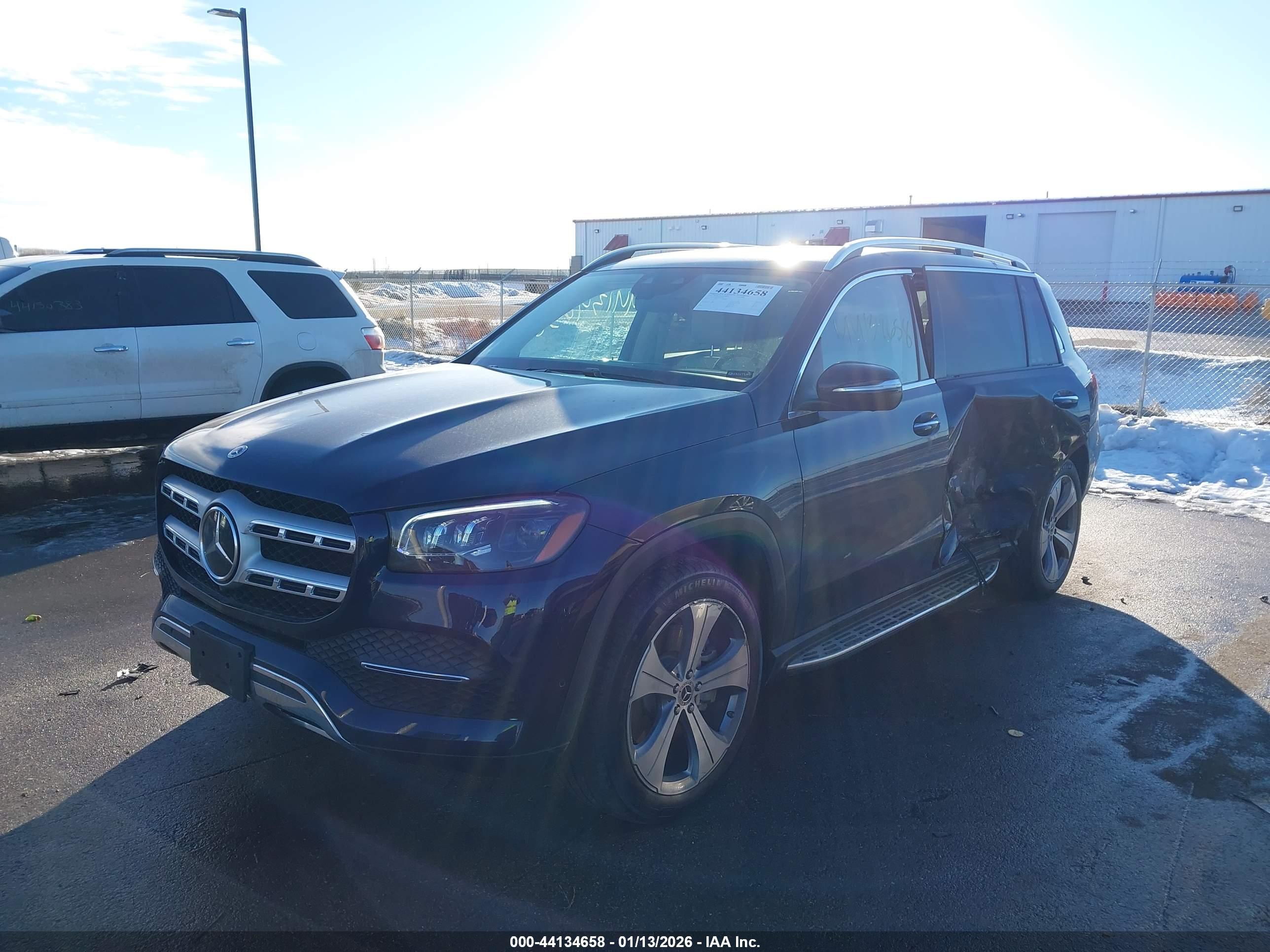 MERCEDES-BENZ GLS image 2