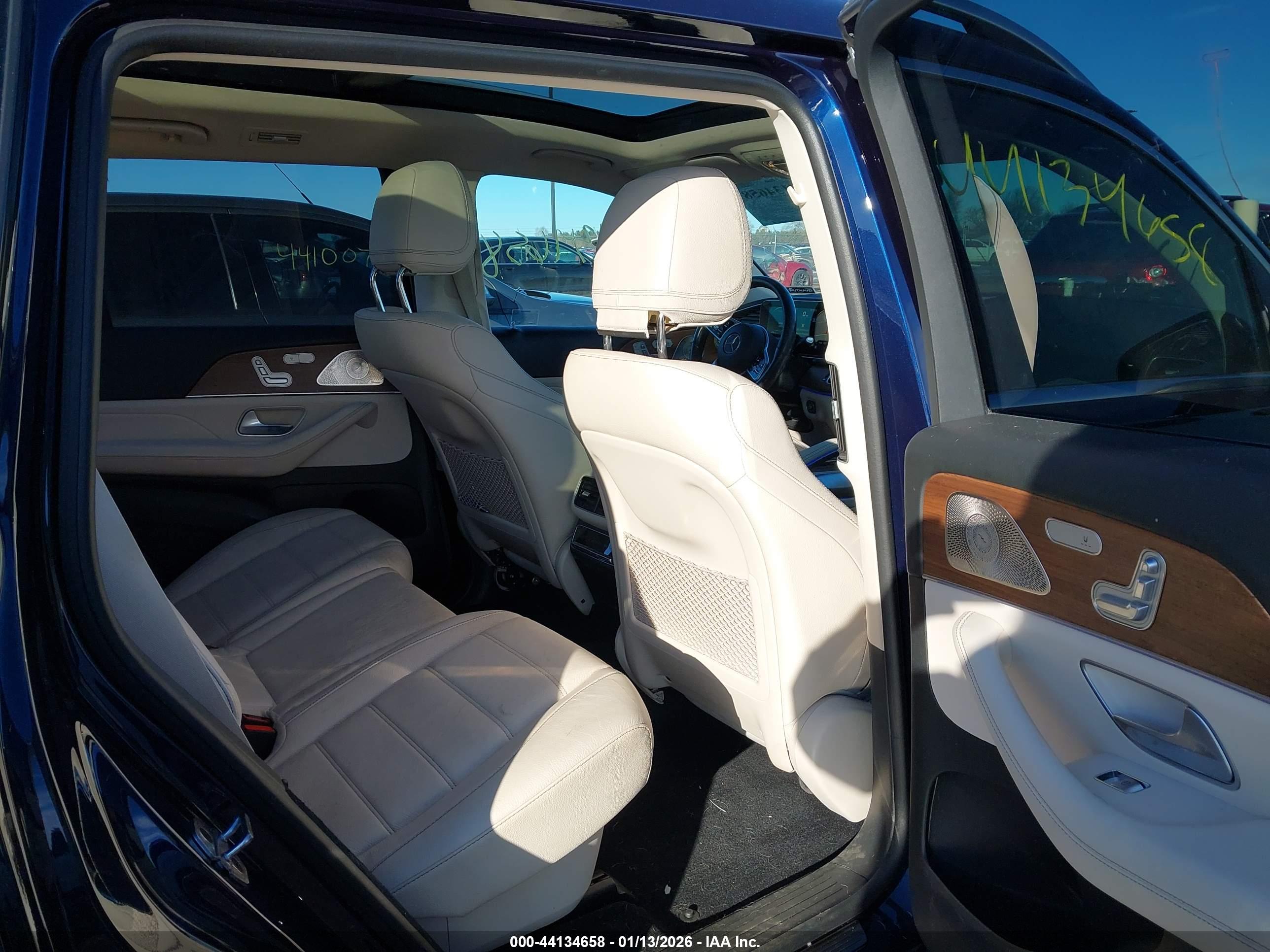MERCEDES-BENZ GLS image 8