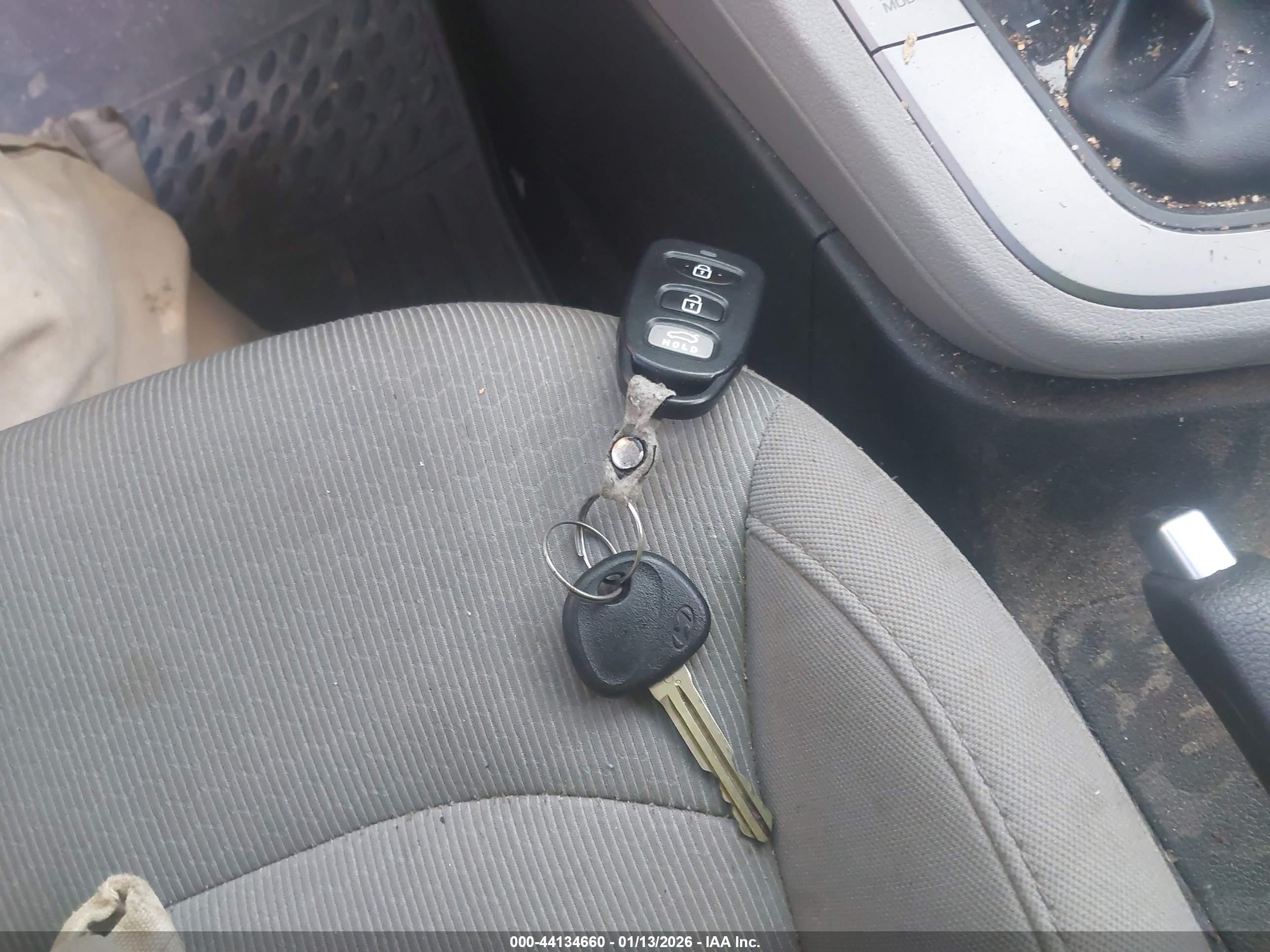 HYUNDAI ELANTRA image 11