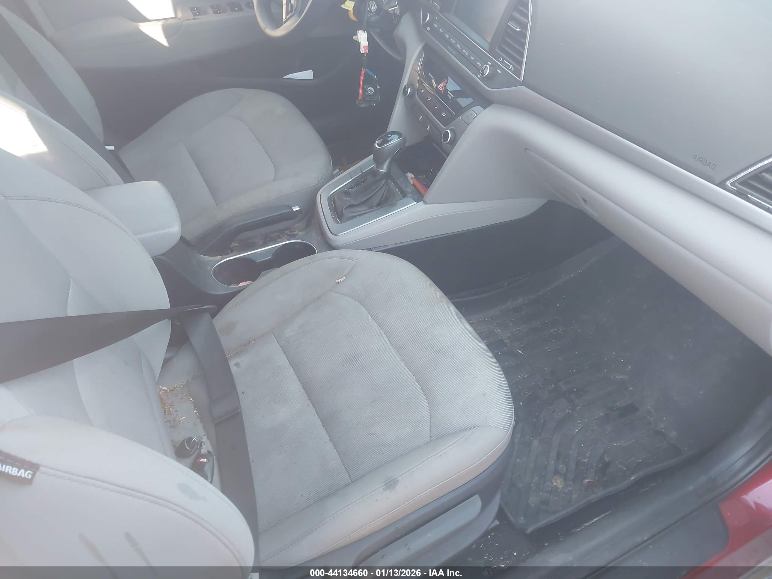 HYUNDAI ELANTRA image 5