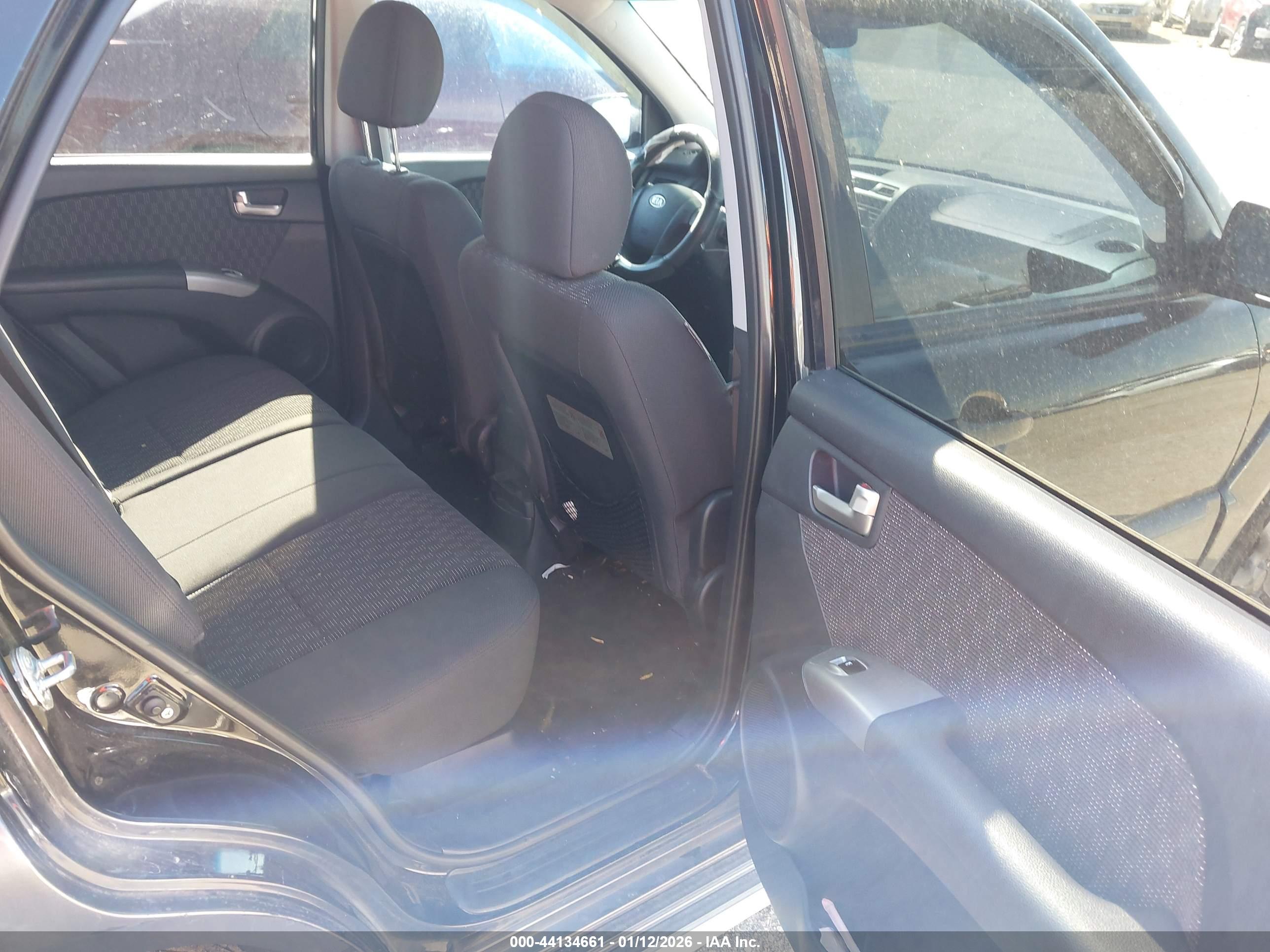 KIA SPORTAGE image 8