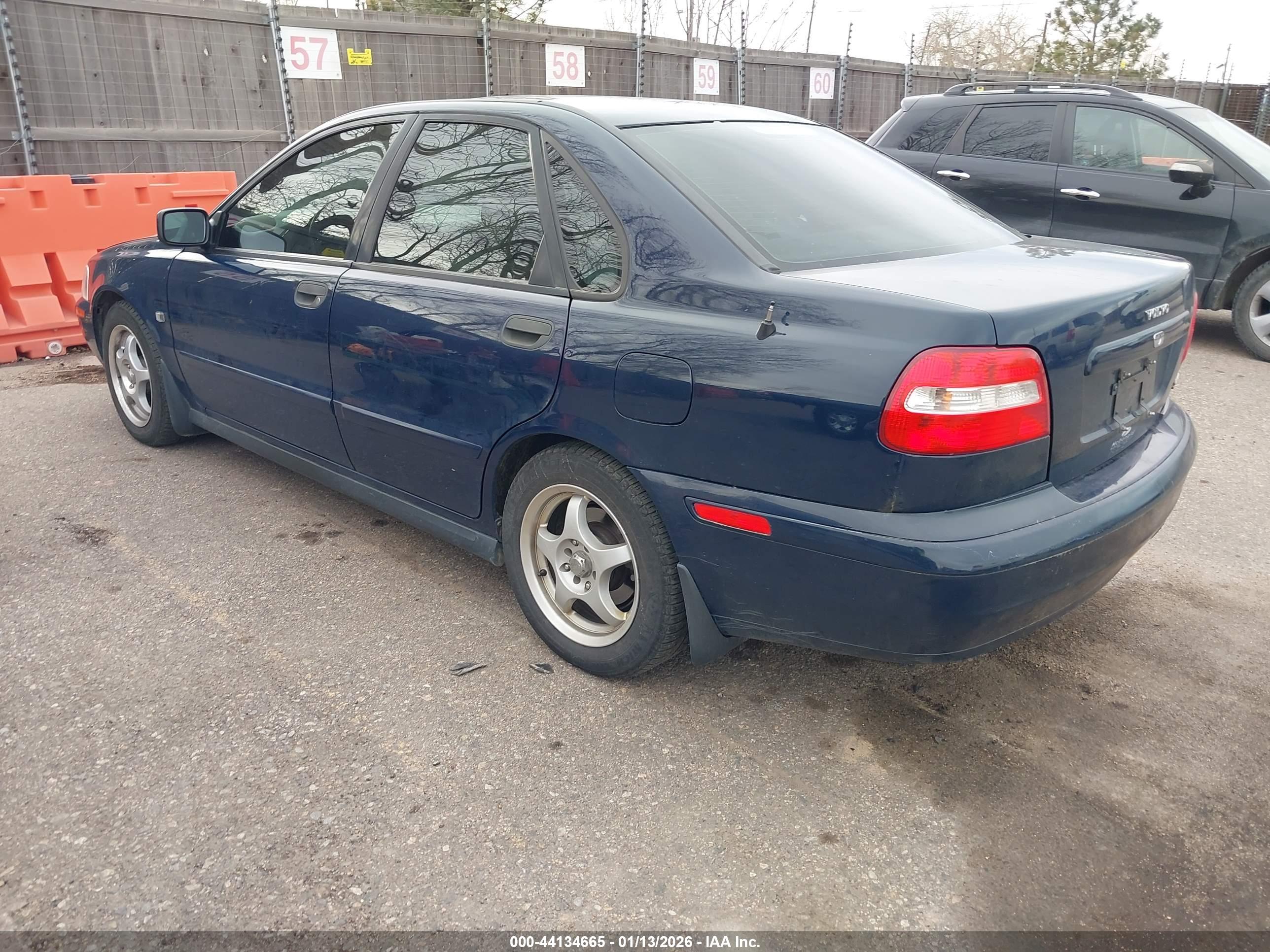 VOLVO S40 image 3
