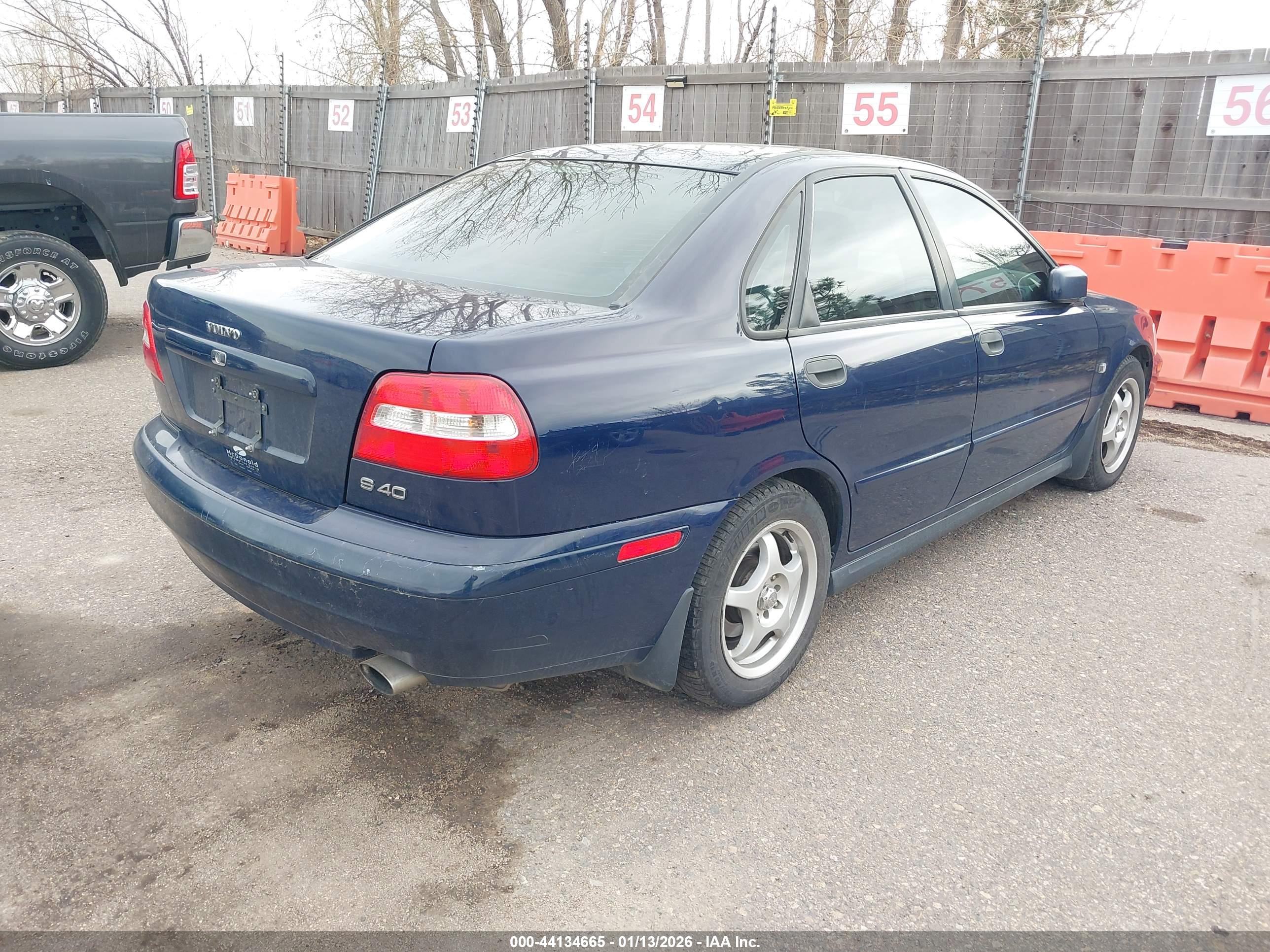 VOLVO S40 image 4
