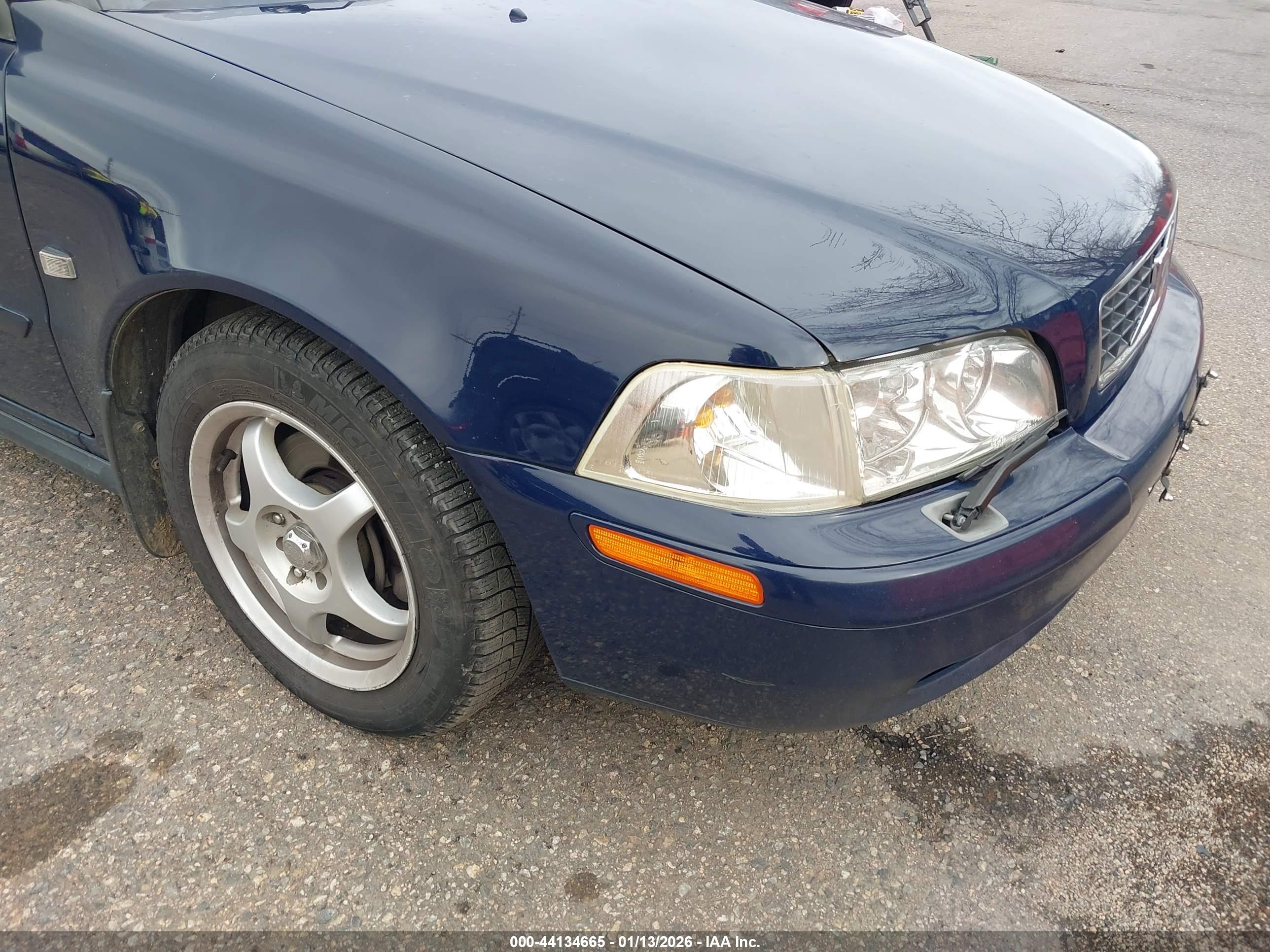 VOLVO S40 image 6