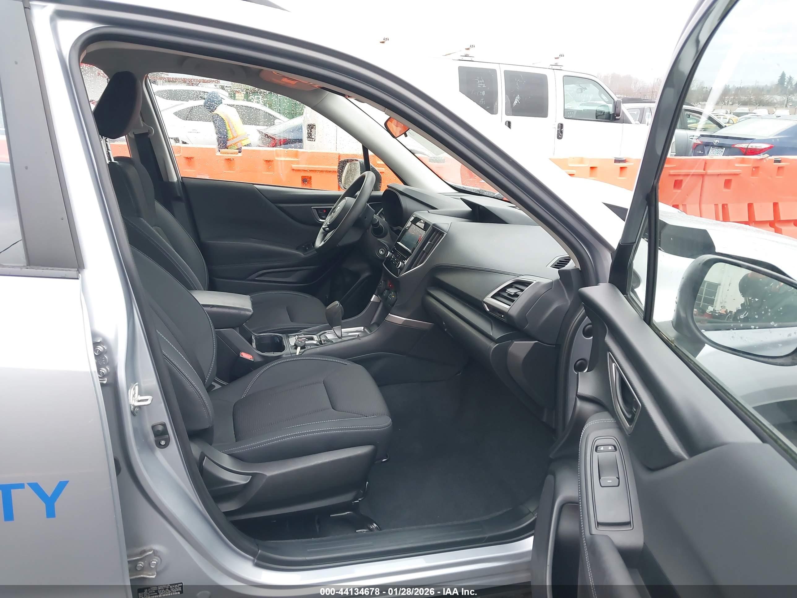 SUBARU FORESTER image 5