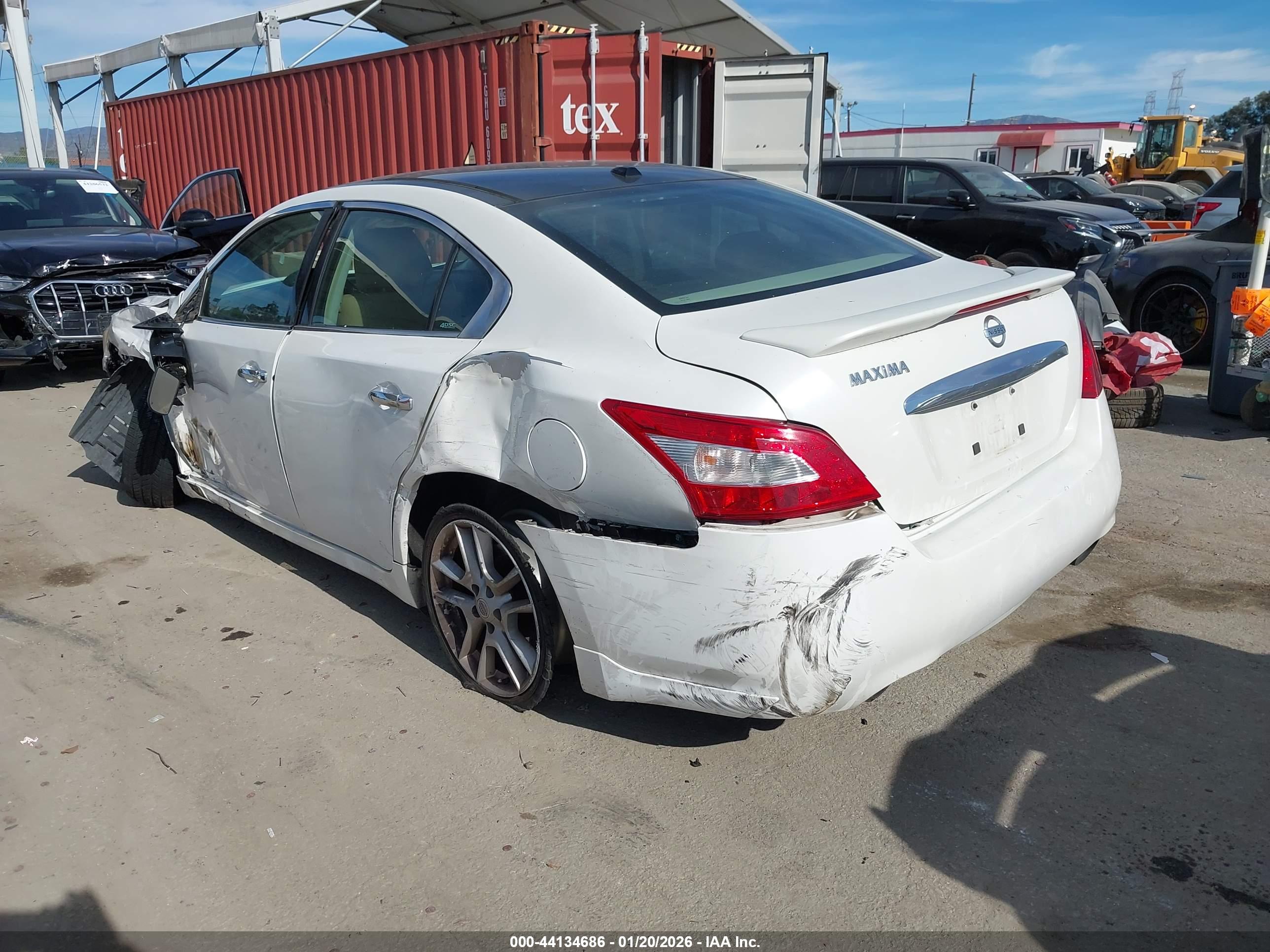 NISSAN MAXIMA image 3