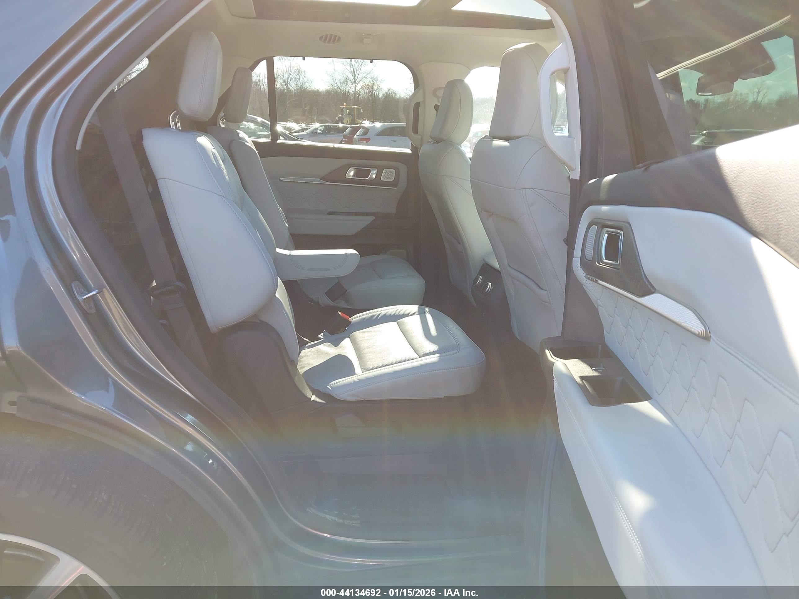 FORD EXPLORER image 8