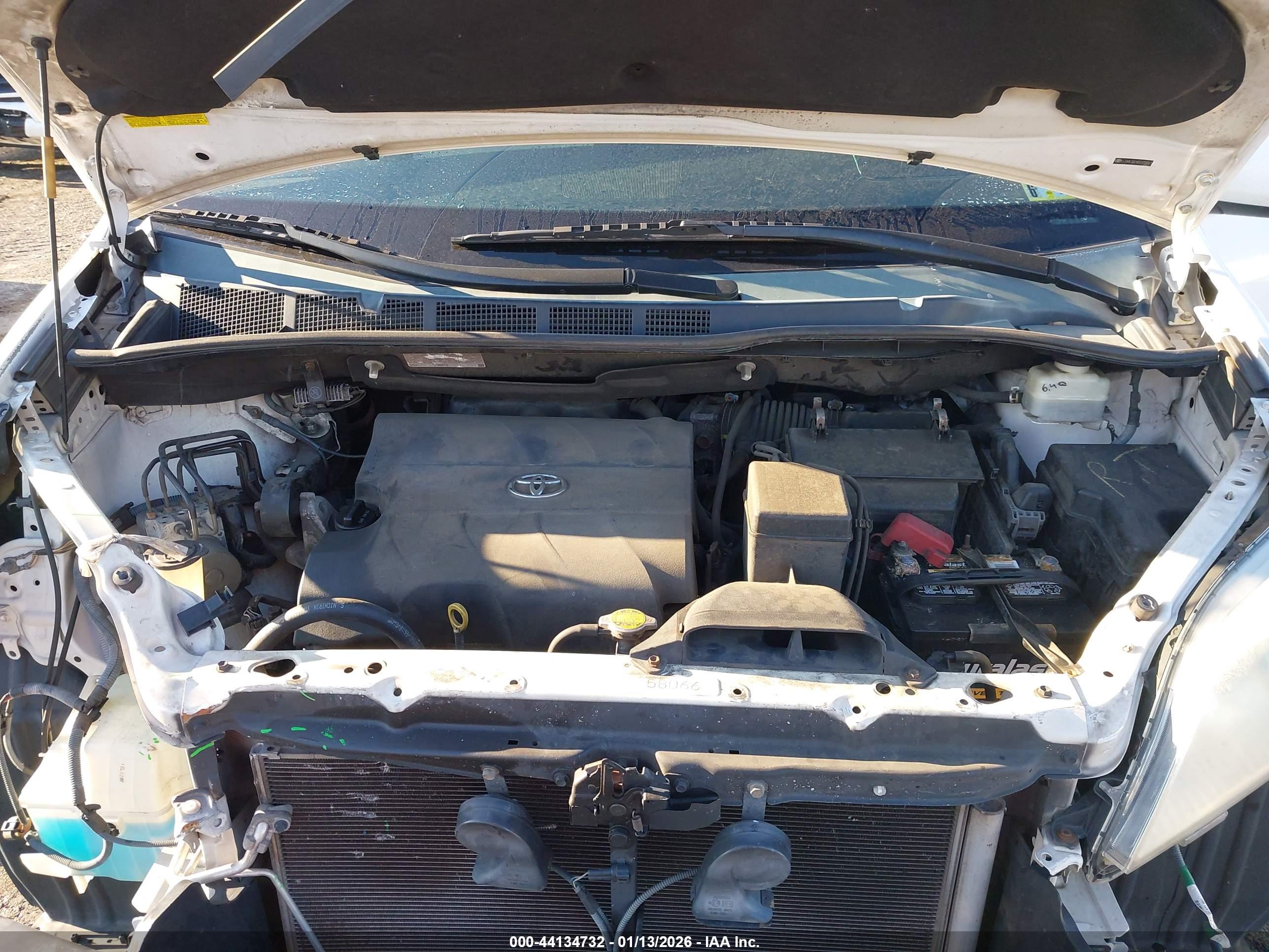 TOYOTA SIENNA image 10