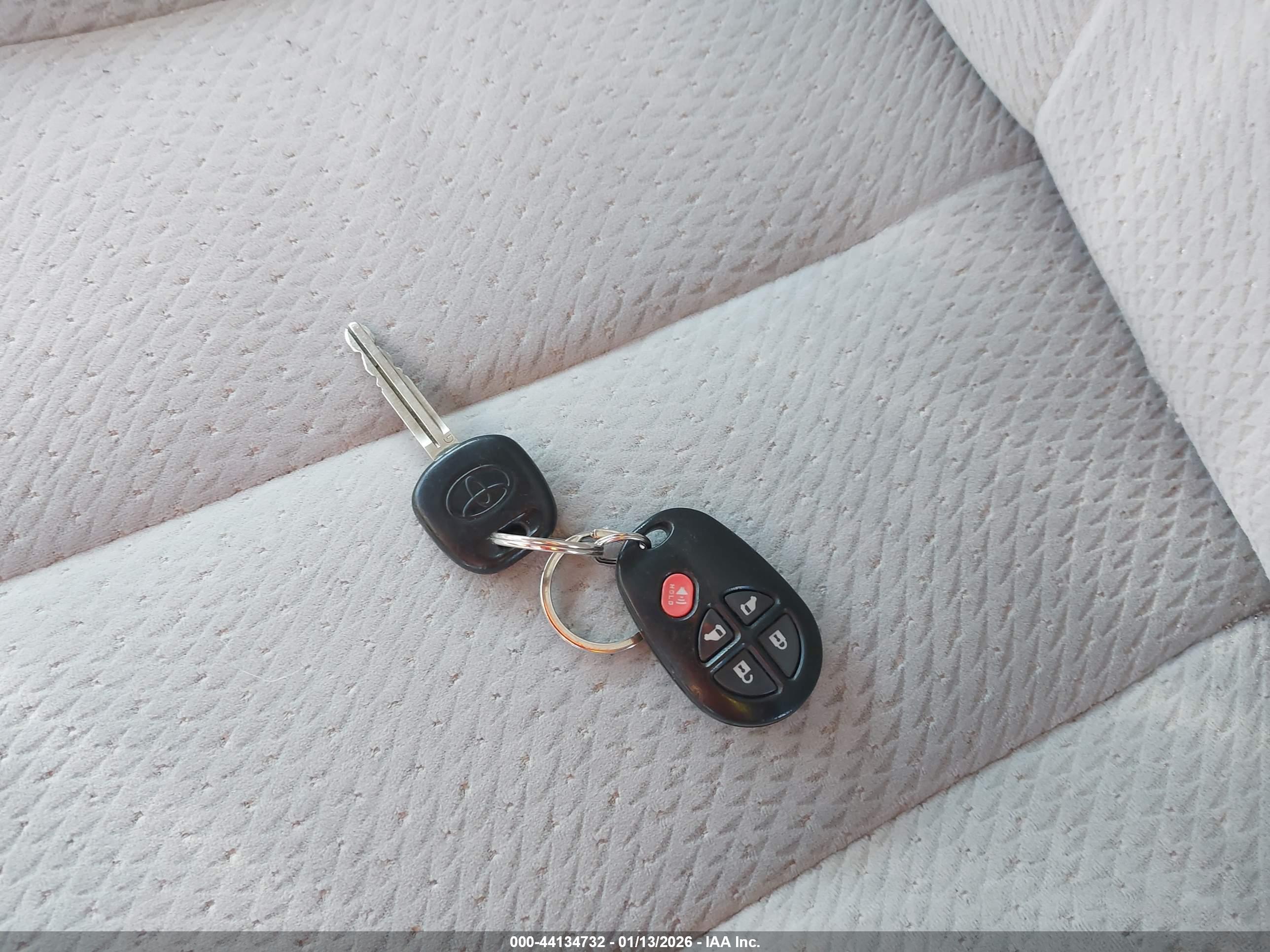 TOYOTA SIENNA image 11