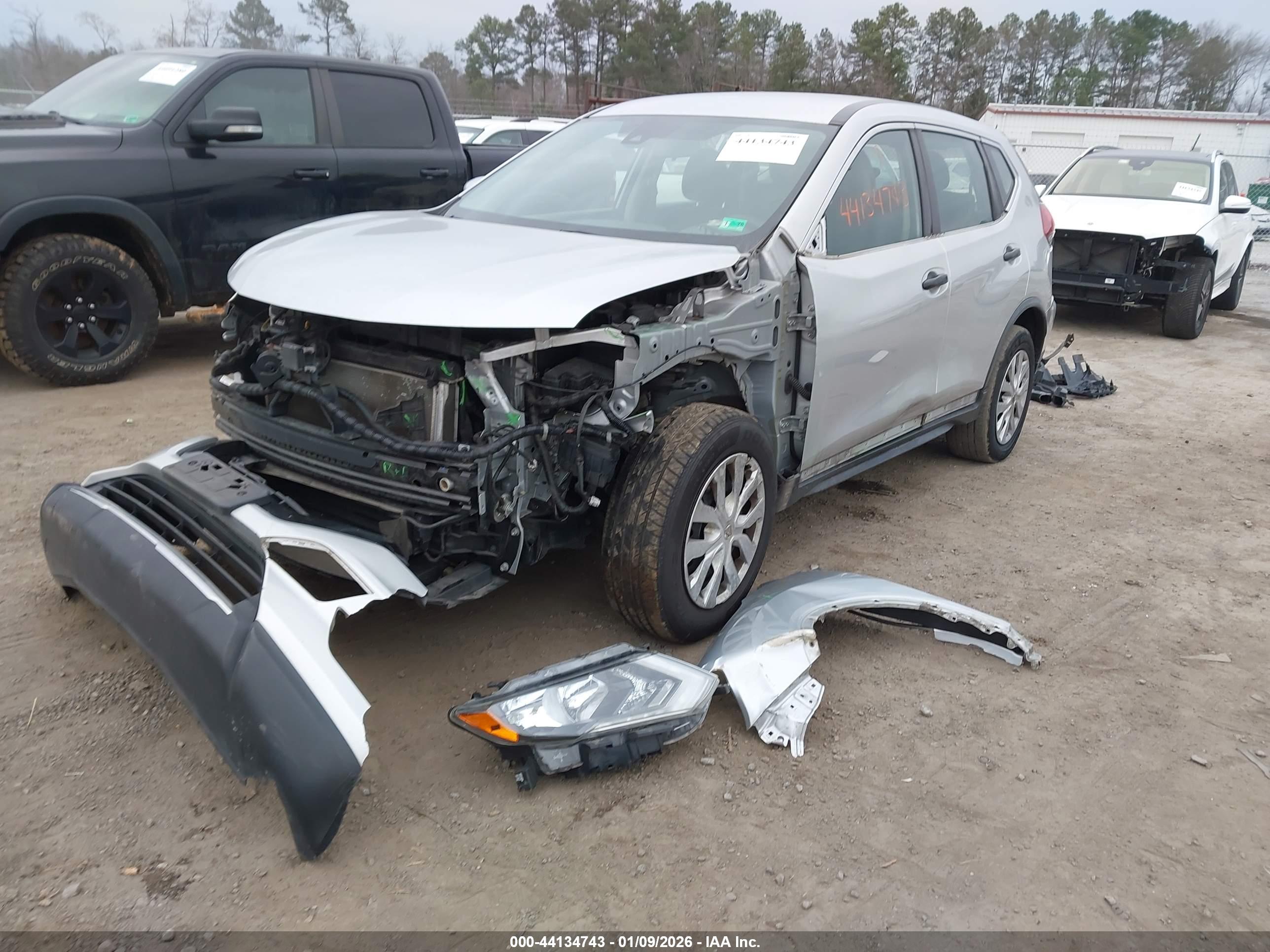 NISSAN ROGUE image 2