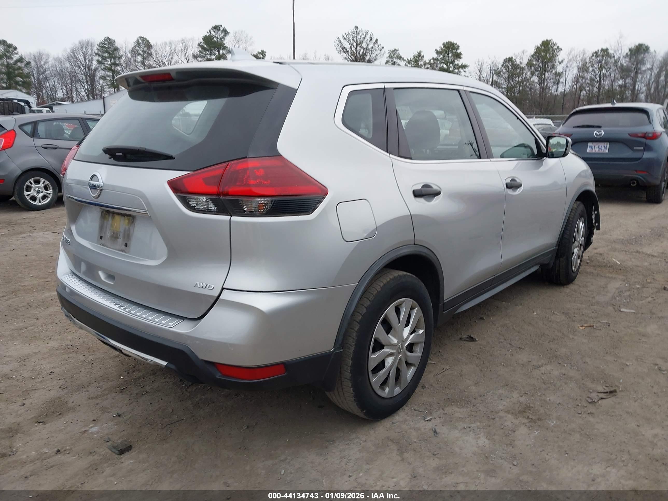 NISSAN ROGUE image 4