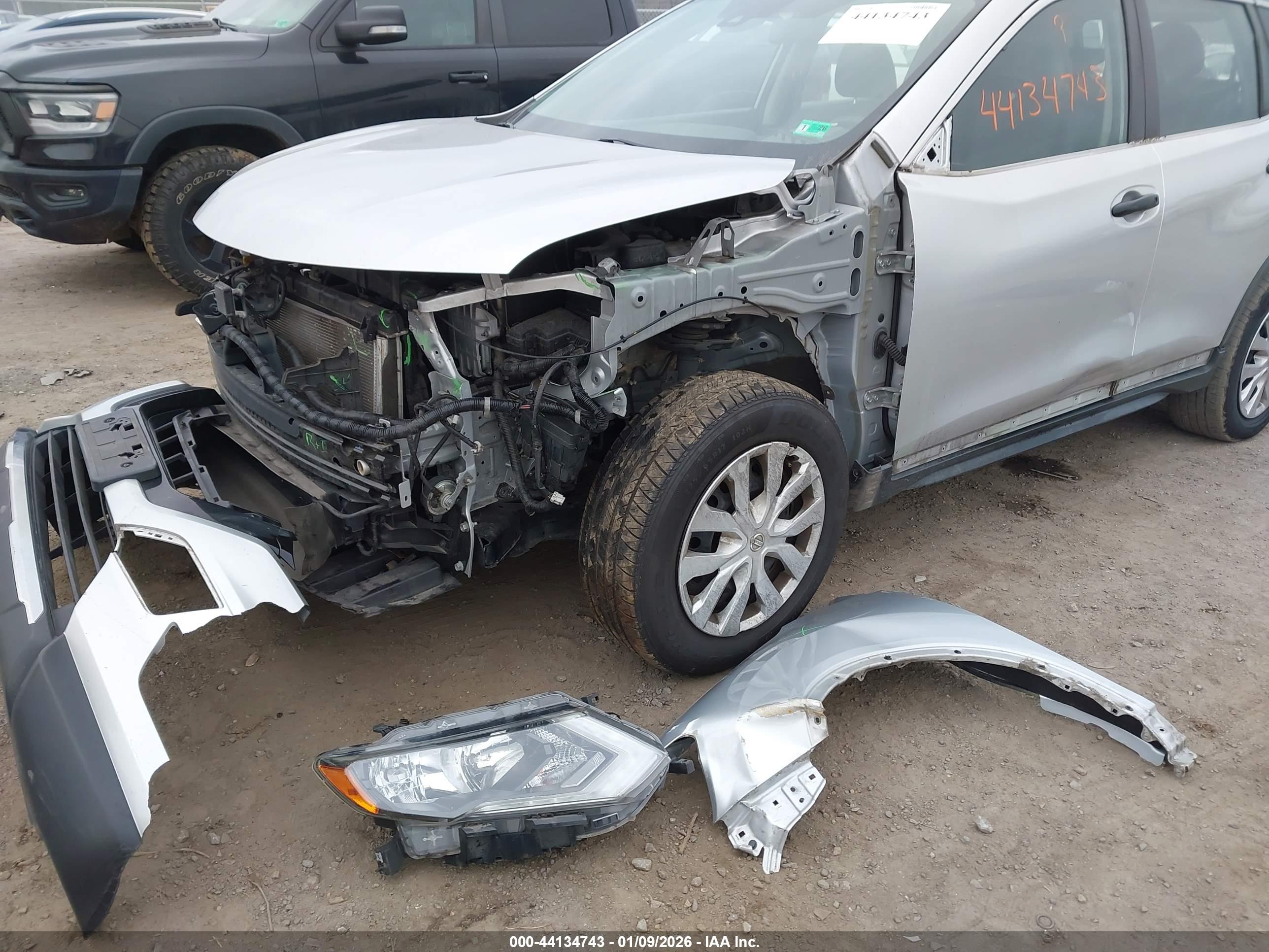 NISSAN ROGUE image 6