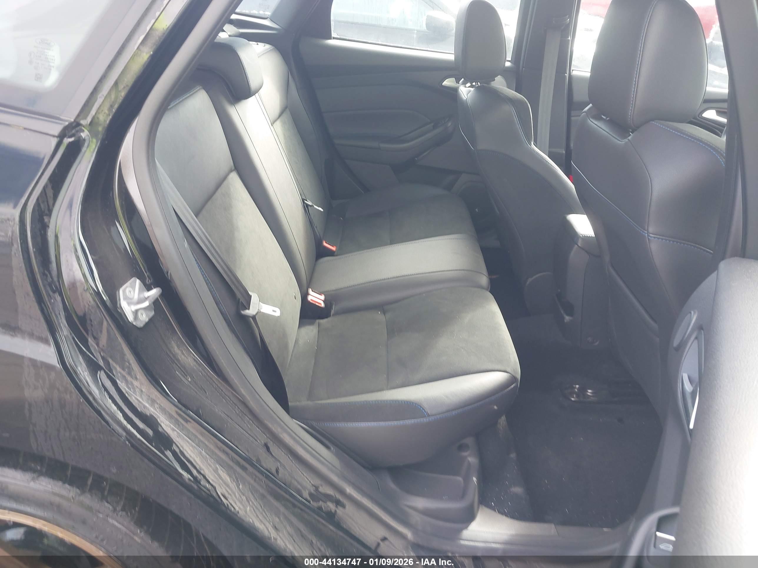 FORD FOCUS image 8