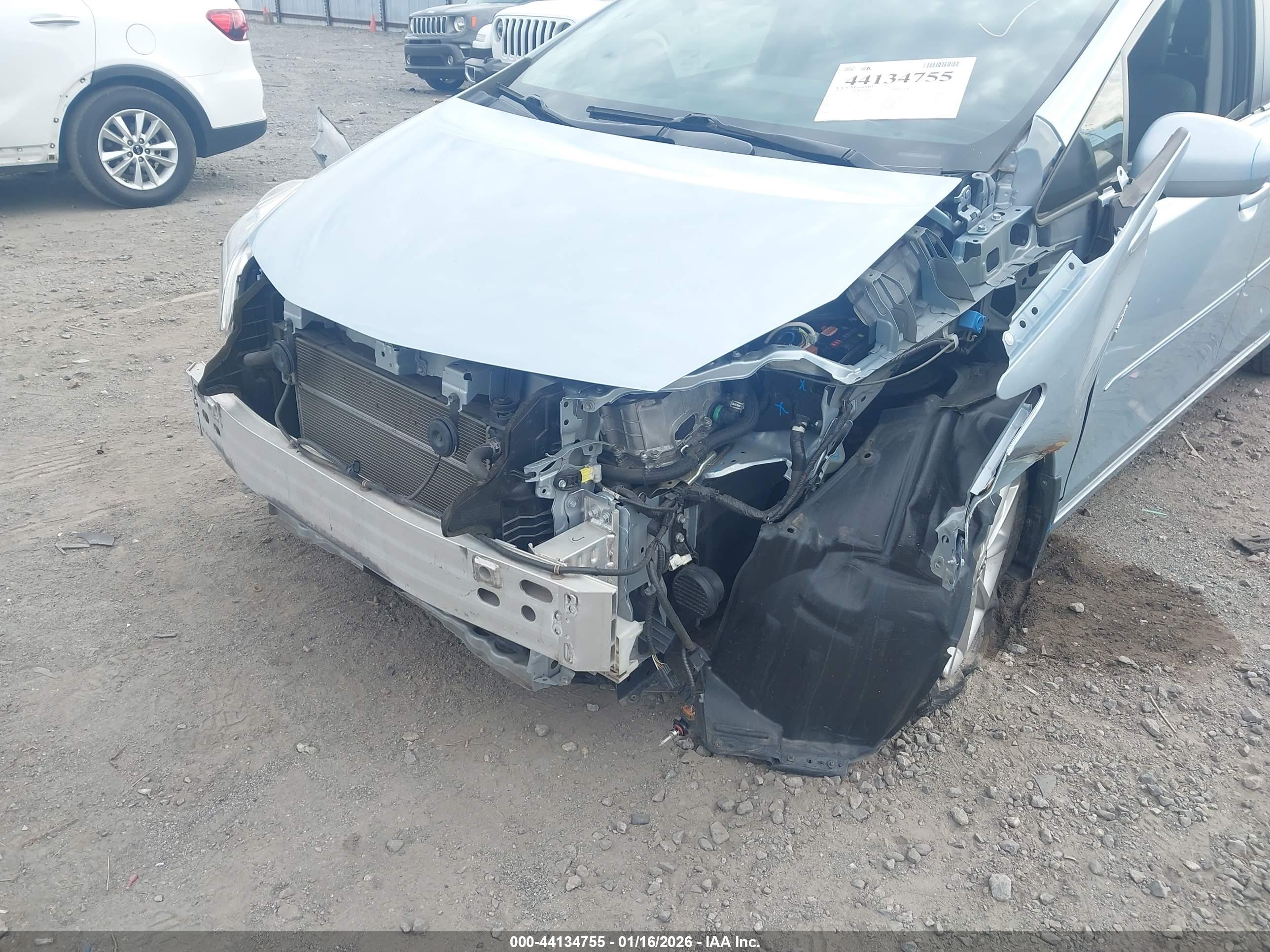 TOYOTA PRIUS image 6