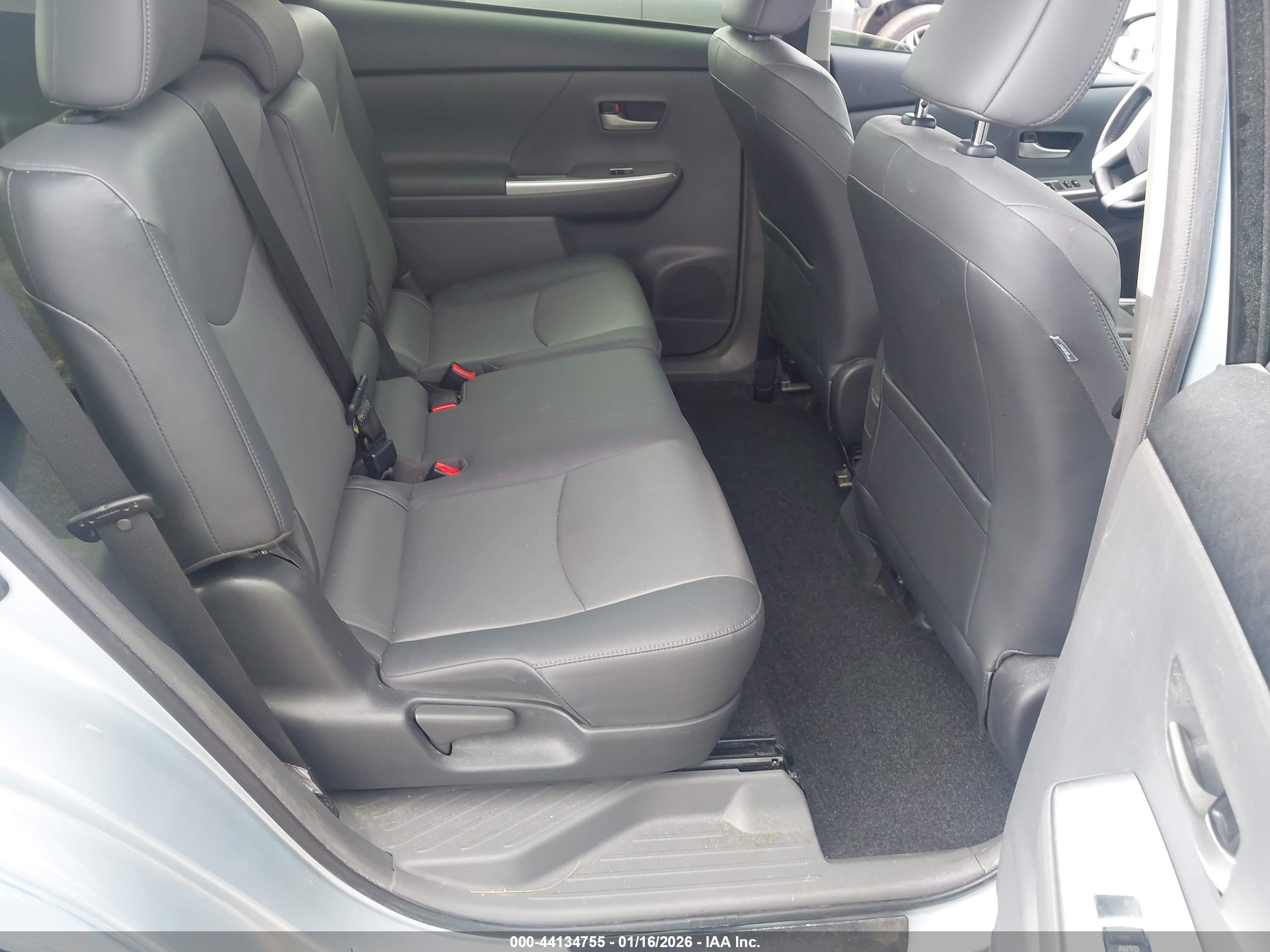 TOYOTA PRIUS image 8