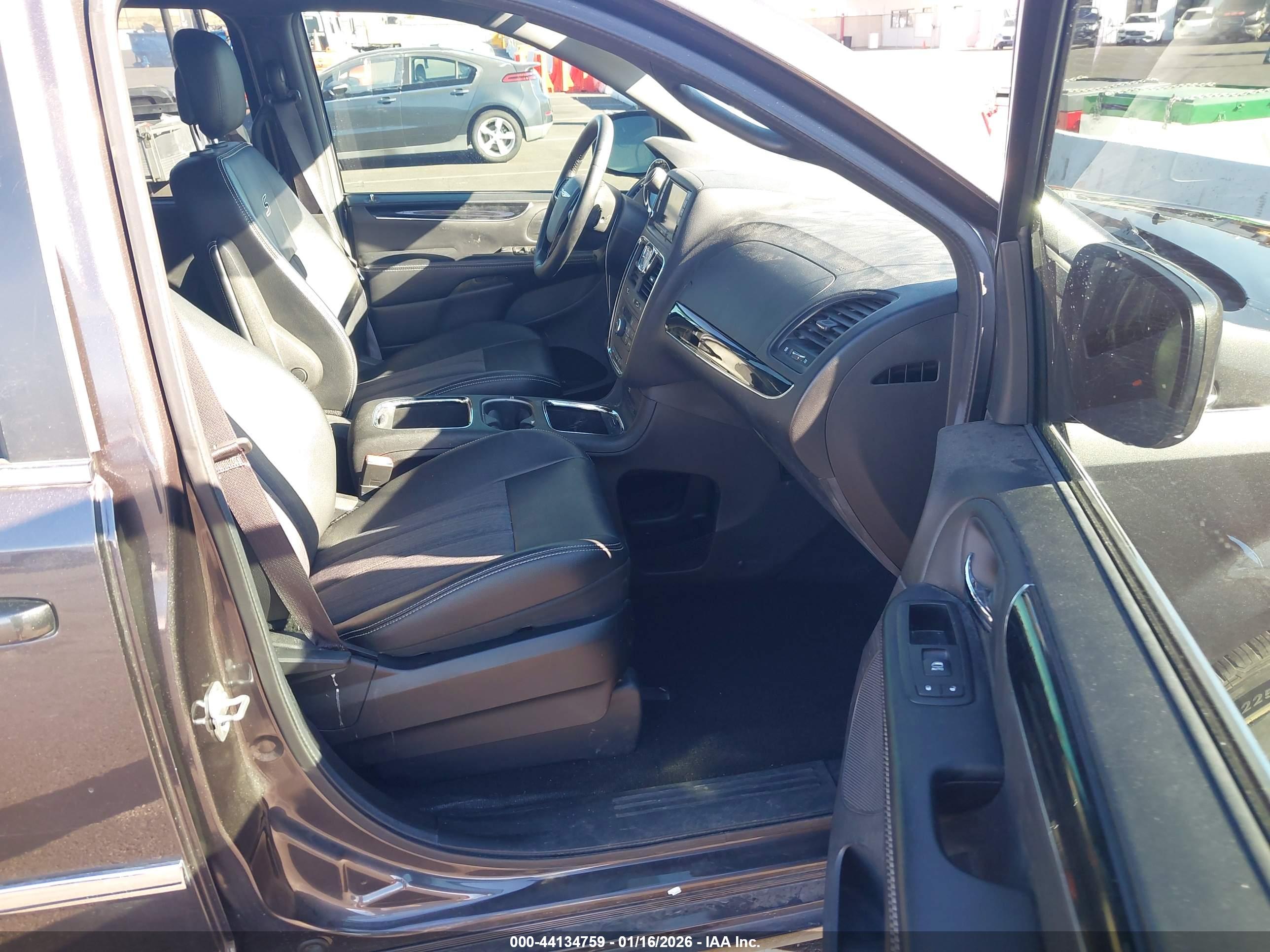 CHRYSLER TOWN image 5
