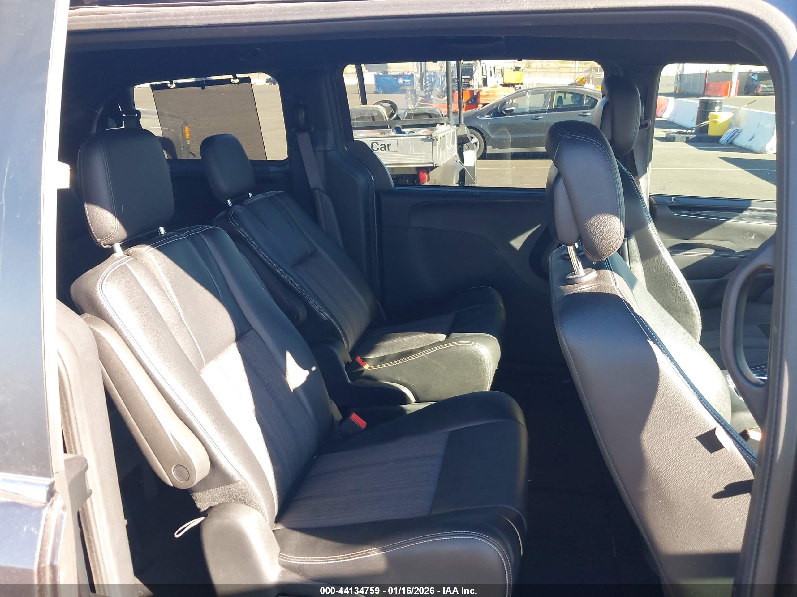CHRYSLER TOWN image 8