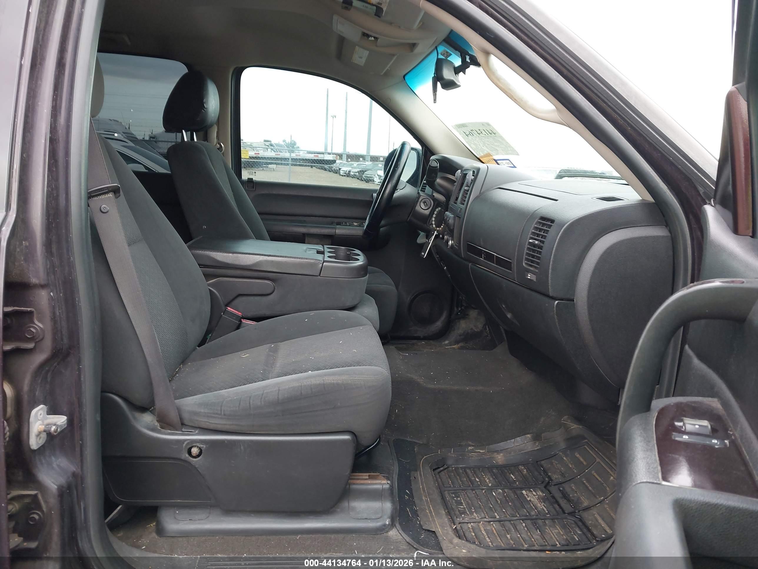 CHEVROLET SILVERADO image 5