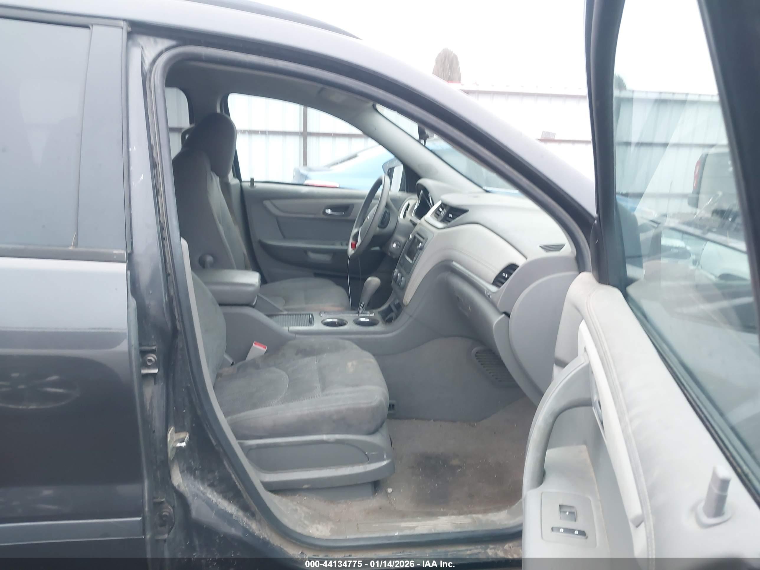 CHEVROLET TRAVERSE image 5