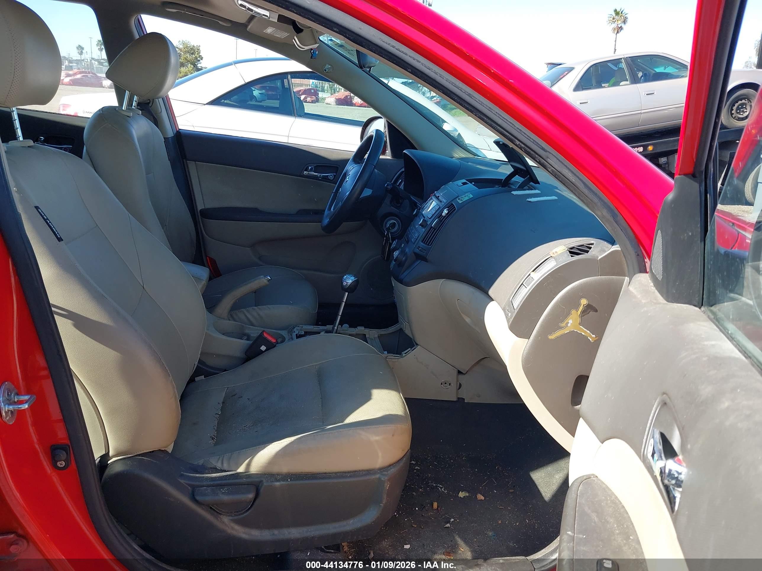 HYUNDAI ELANTRA image 5