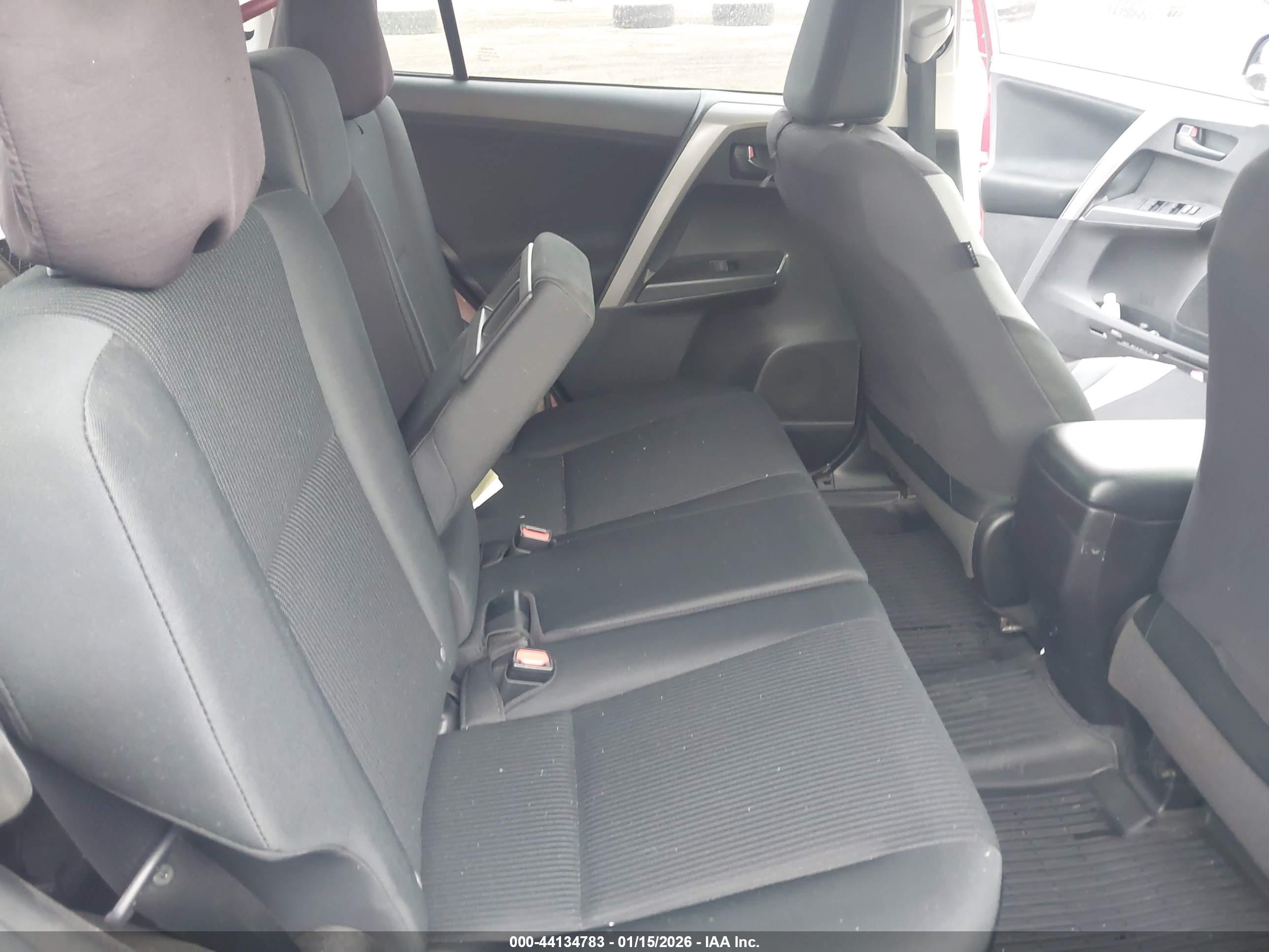 TOYOTA RAV4 image 8