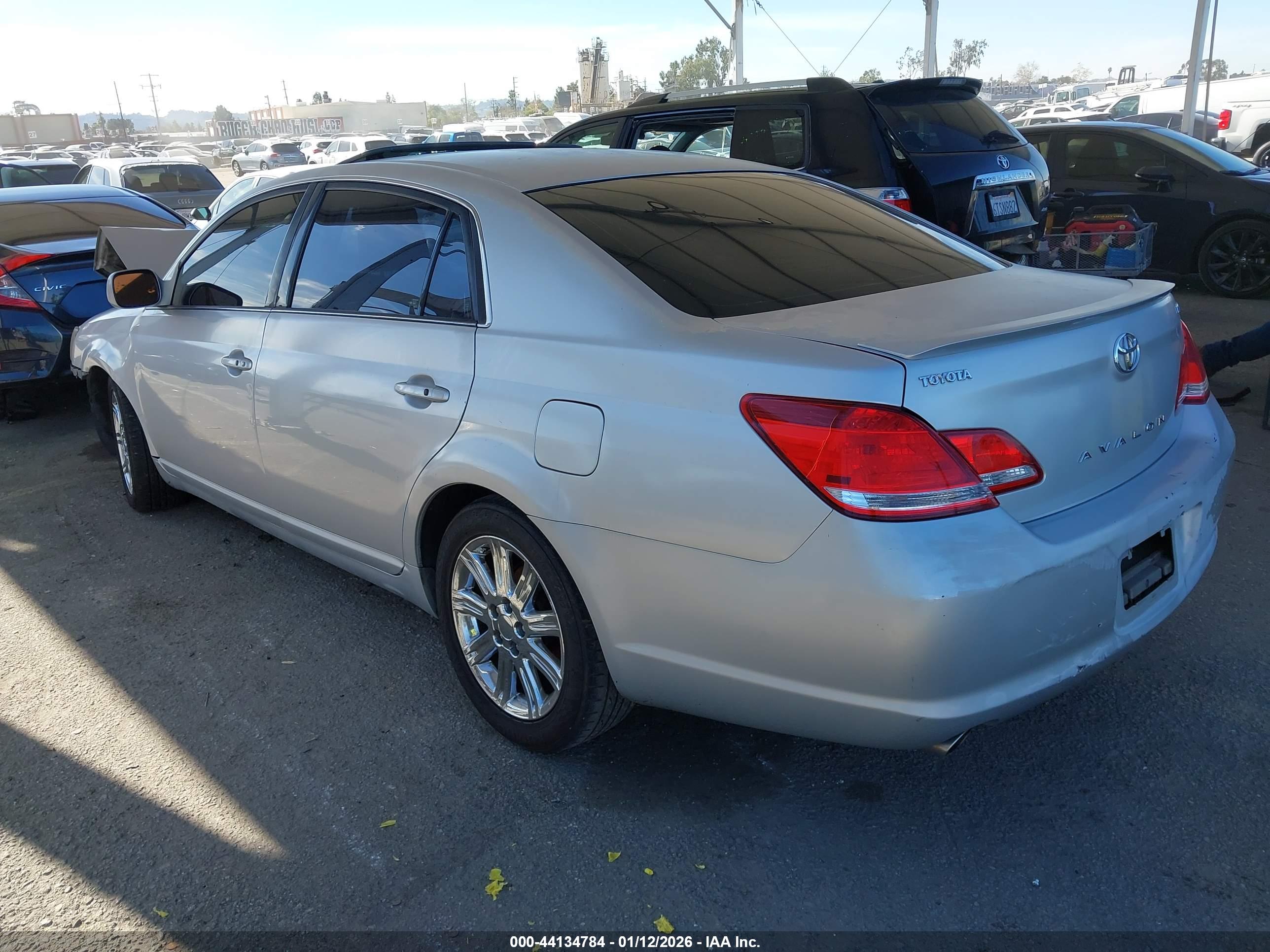TOYOTA AVALON image 3