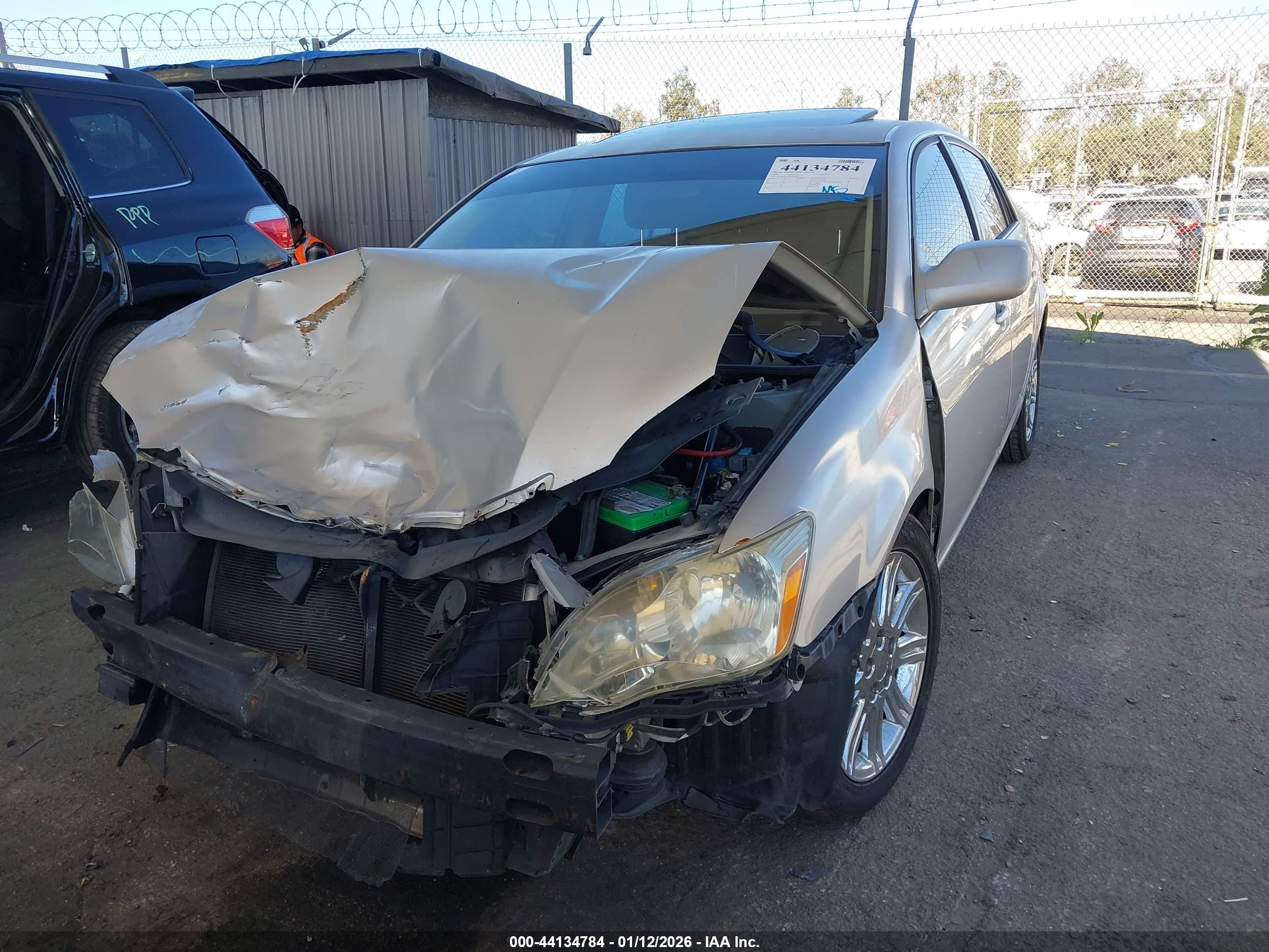 TOYOTA AVALON image 6