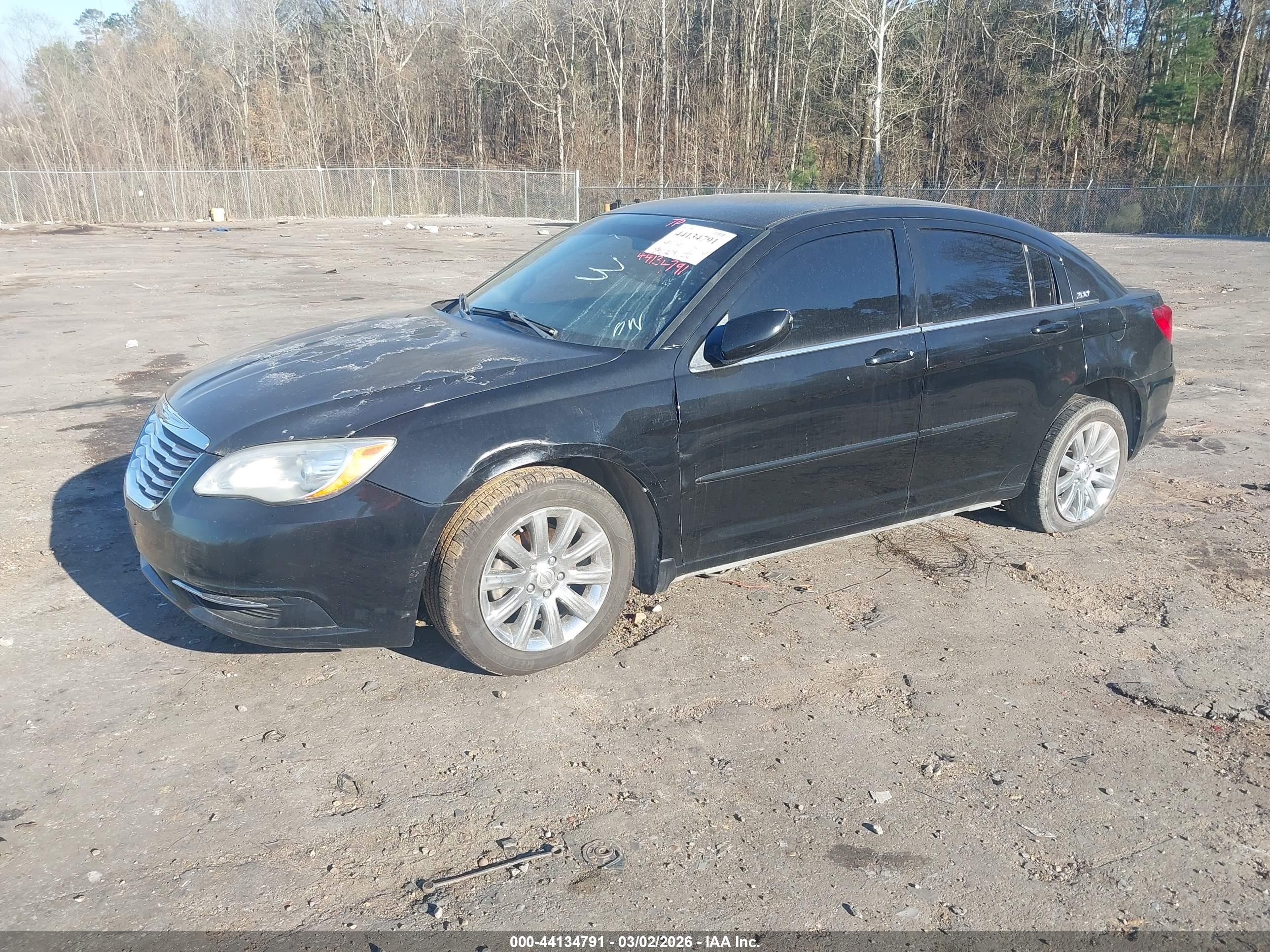 CHRYSLER 200 image 2