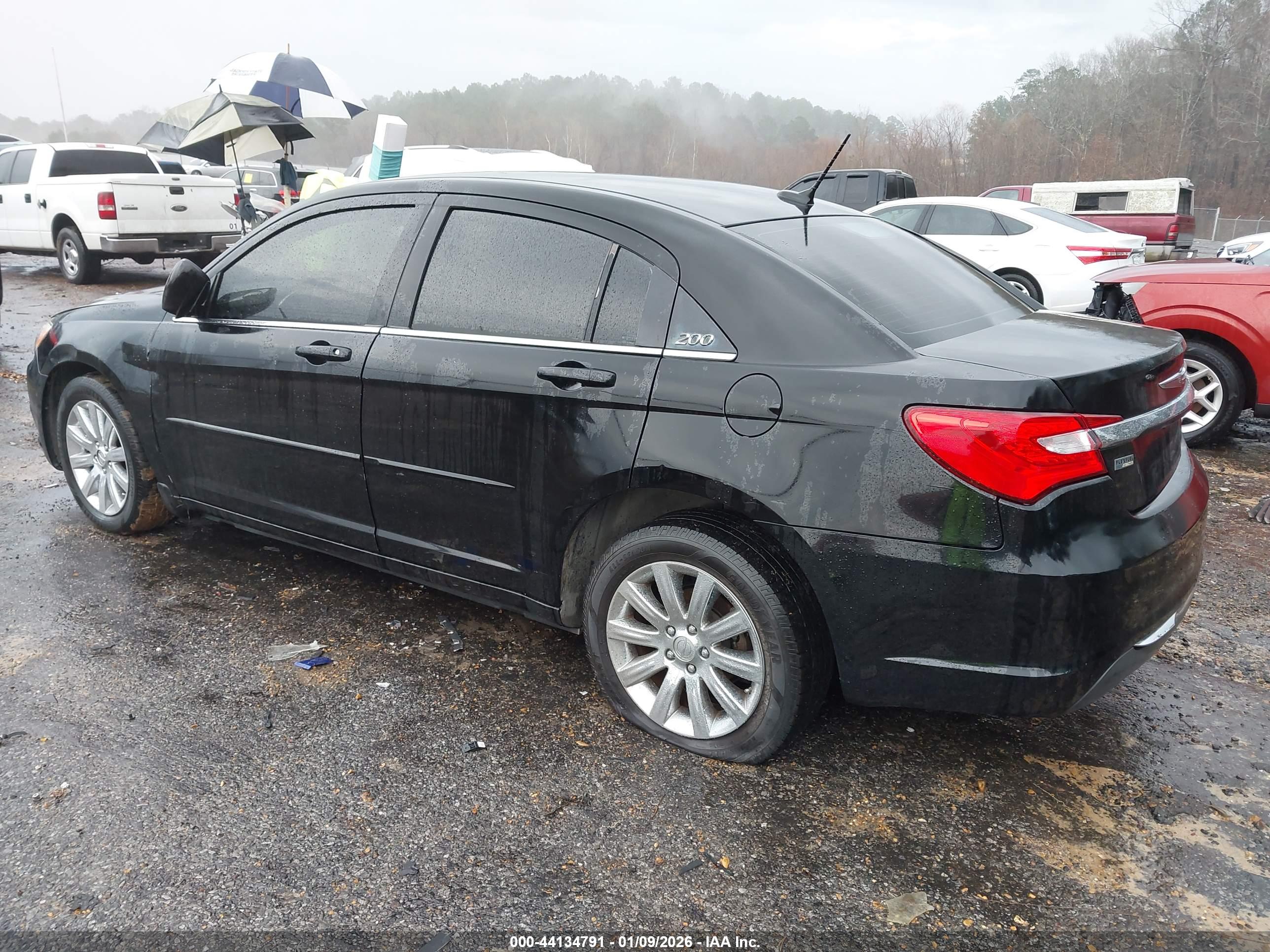 CHRYSLER 200 image 3