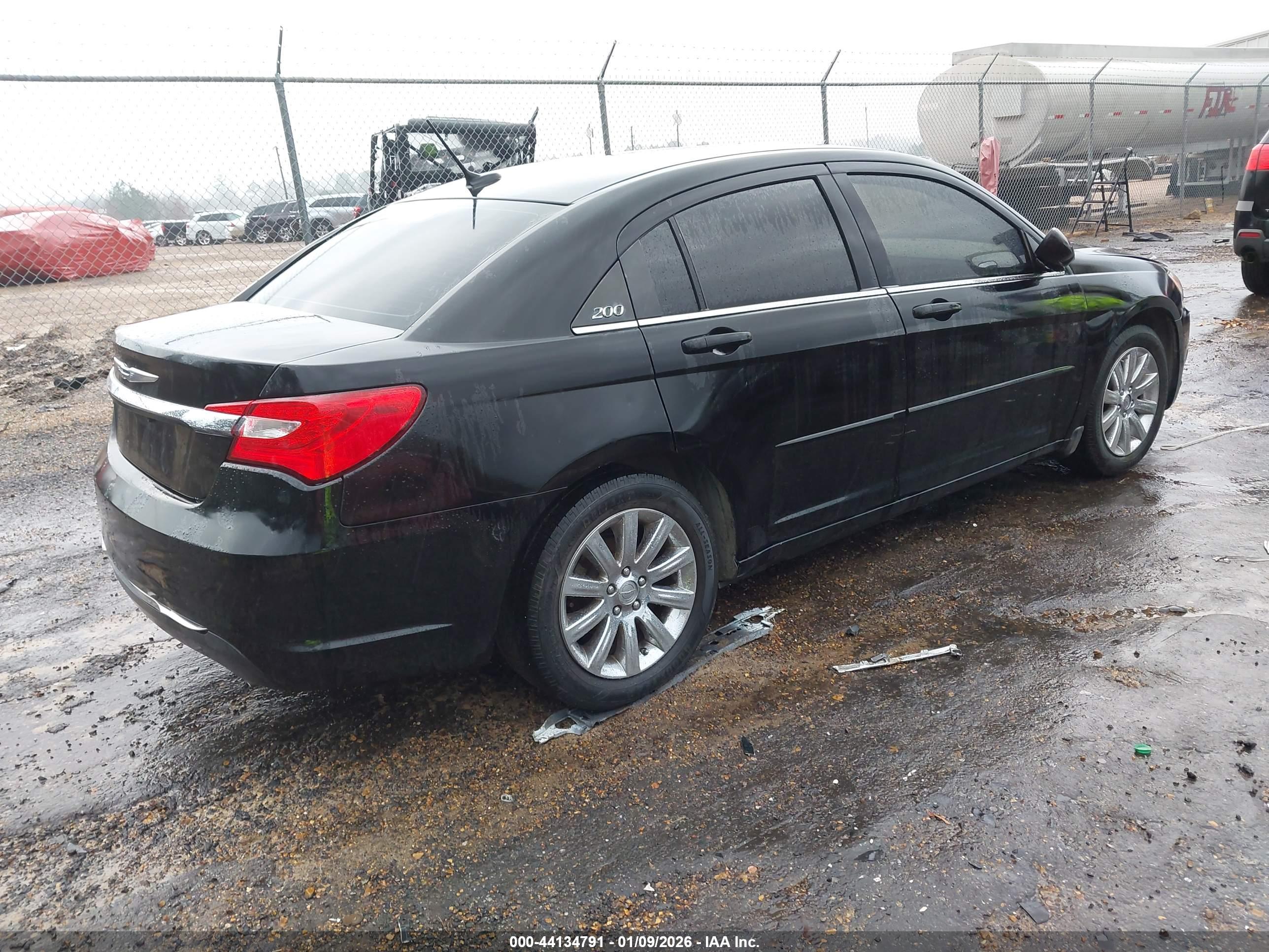 CHRYSLER 200 image 4